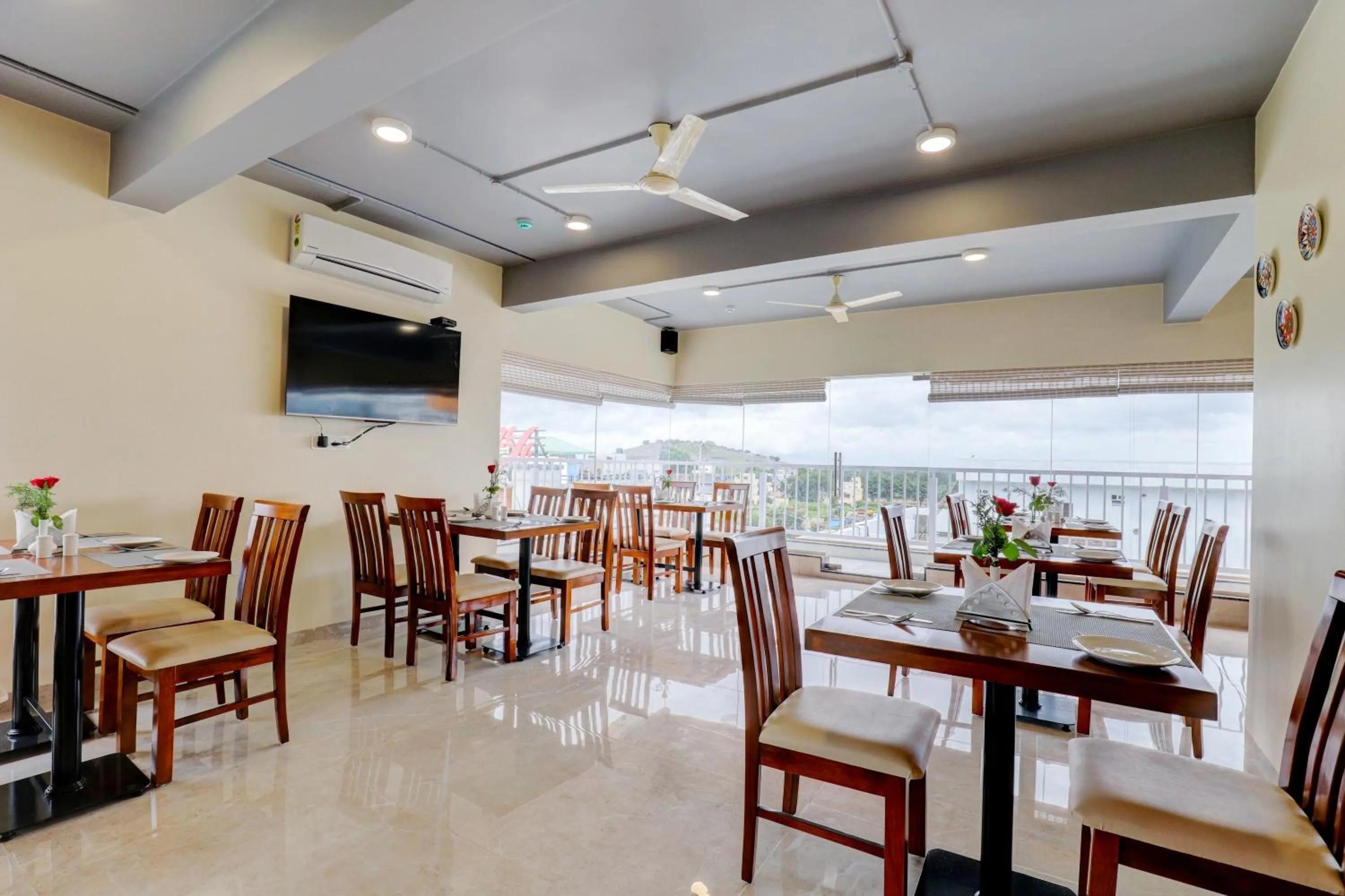 Restaurant/places to eat in Tattwa Grand