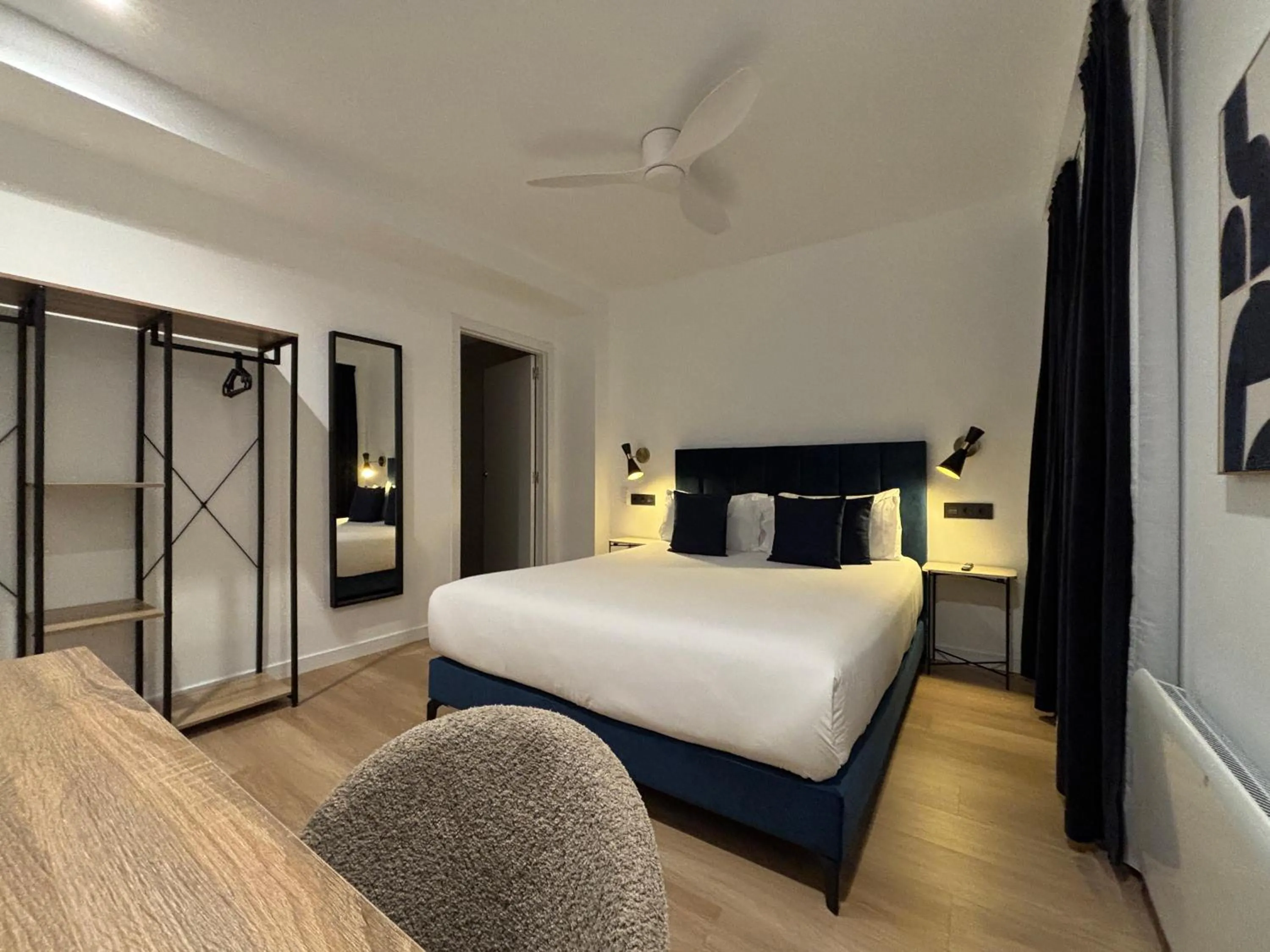 Photo of the whole room, Bed in Arenal Suites Bilbao