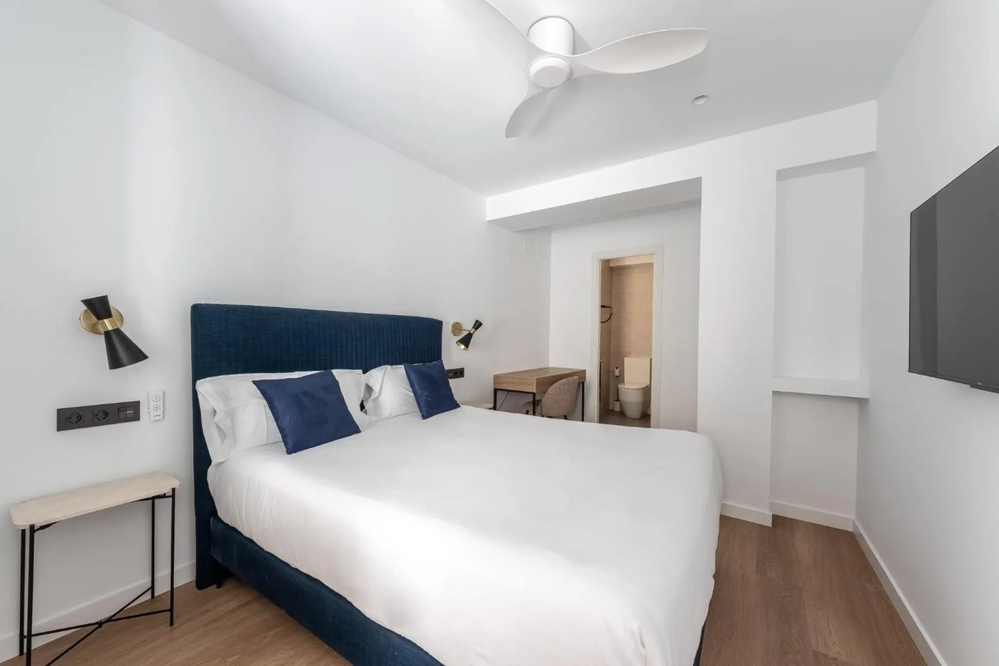 Photo of the whole room, Bed in Arenal Suites Bilbao