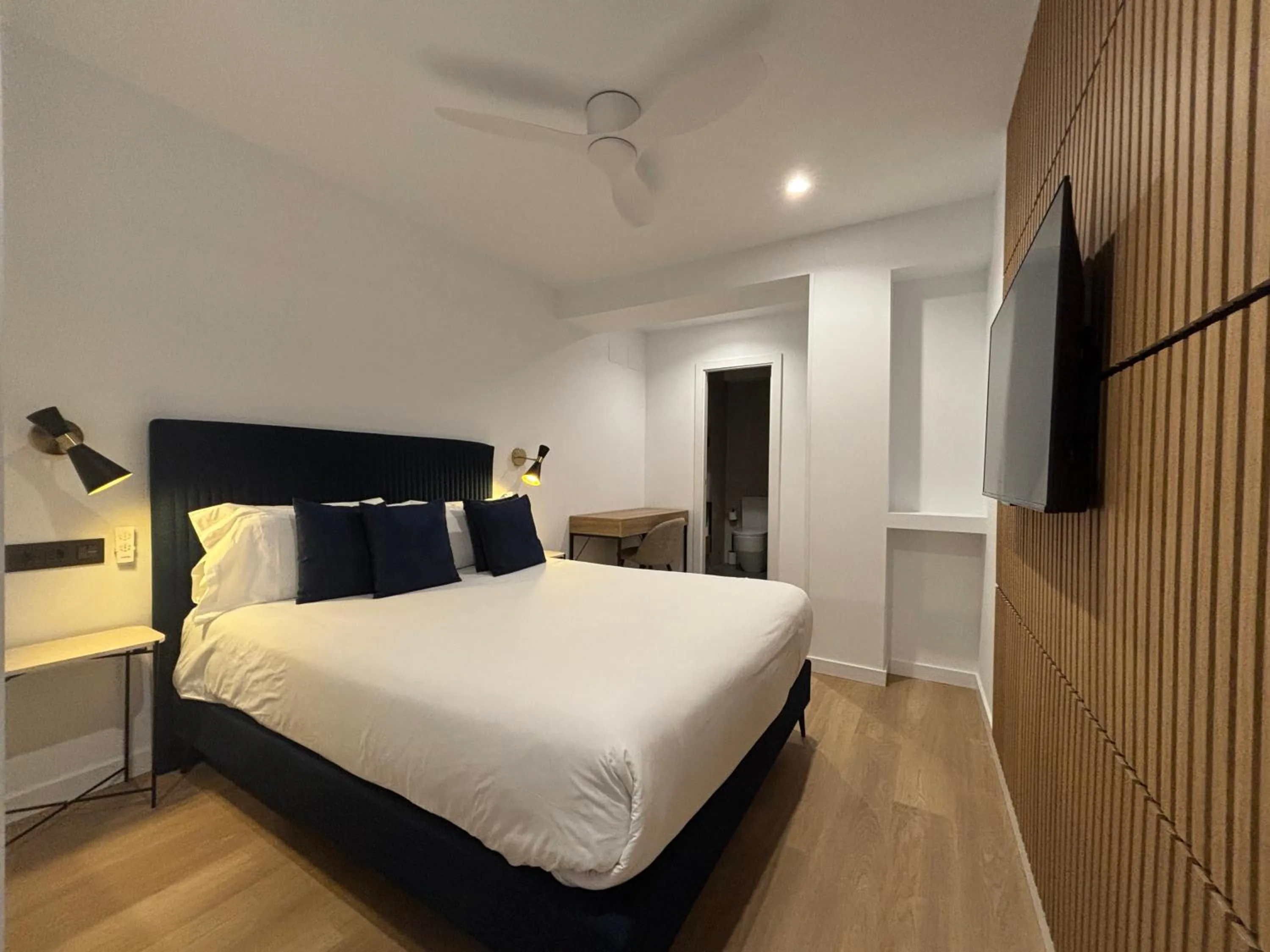 Photo of the whole room, Bed in Arenal Suites Bilbao