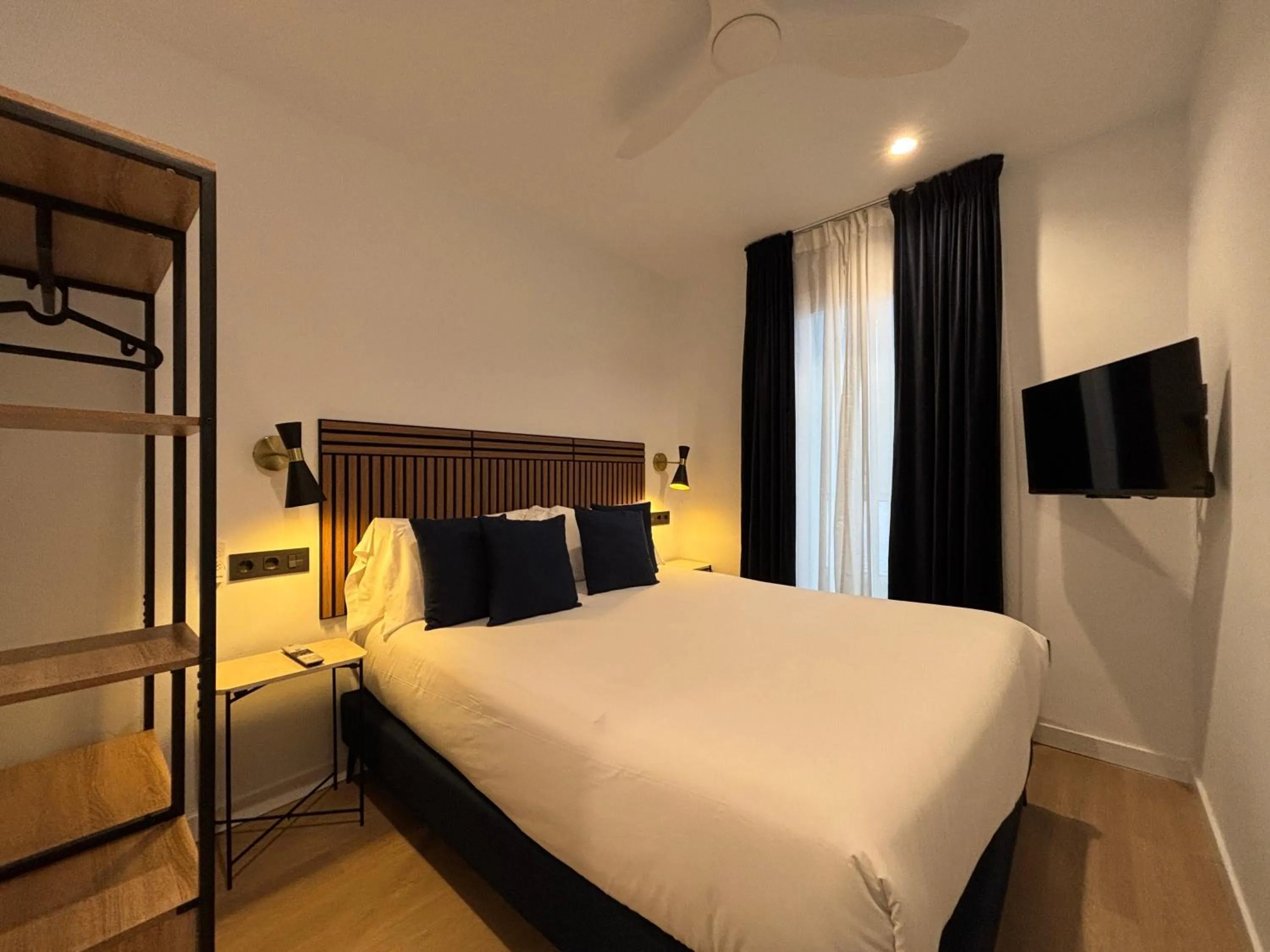 Photo of the whole room, Bed in Arenal Suites Bilbao