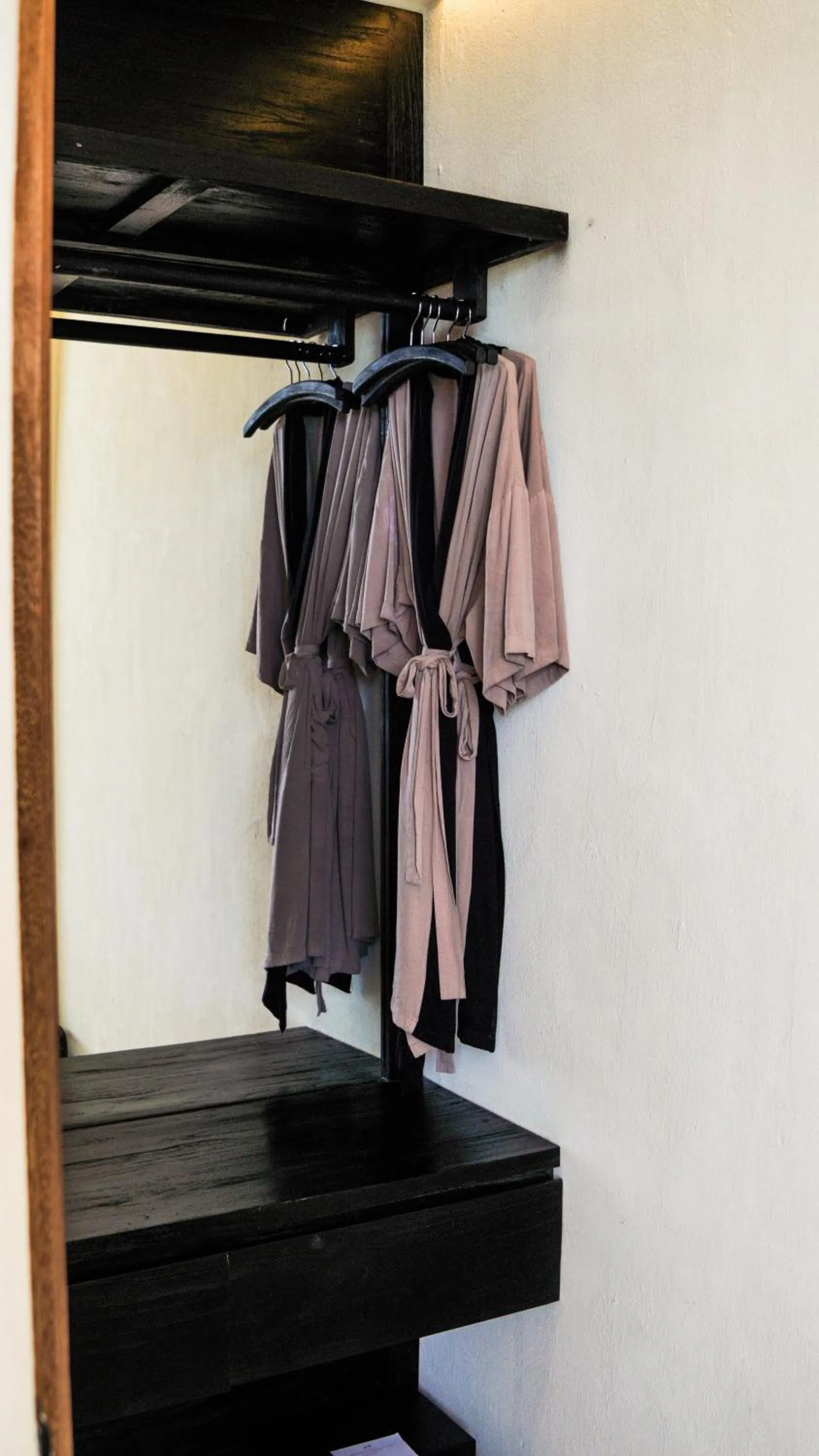 wardrobe in Desa Oculus