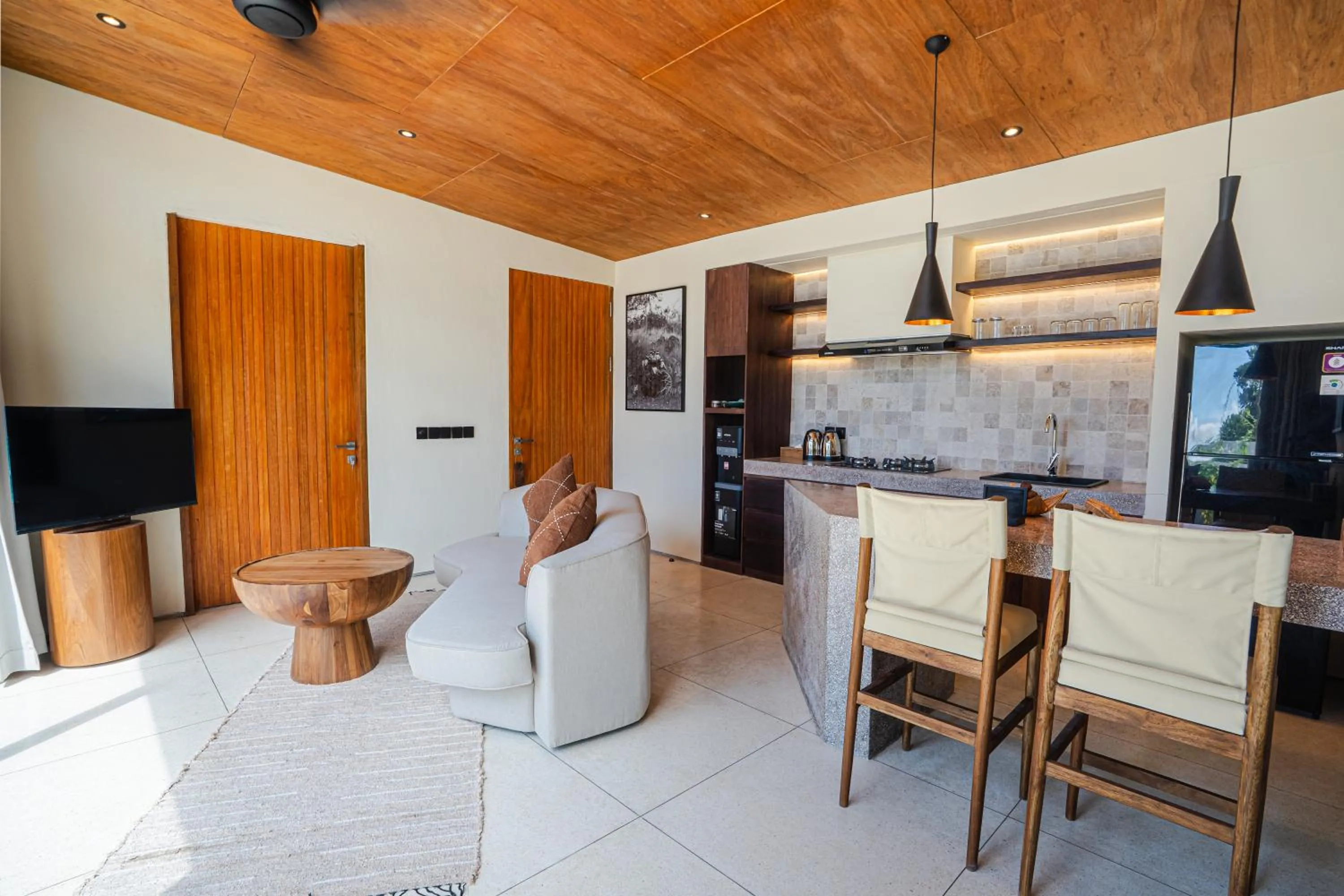 TV and multimedia in Desa Oculus