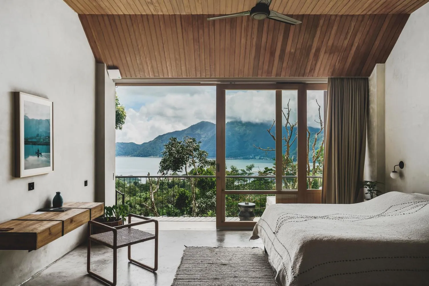 Lake view, Bed in Desa Oculus