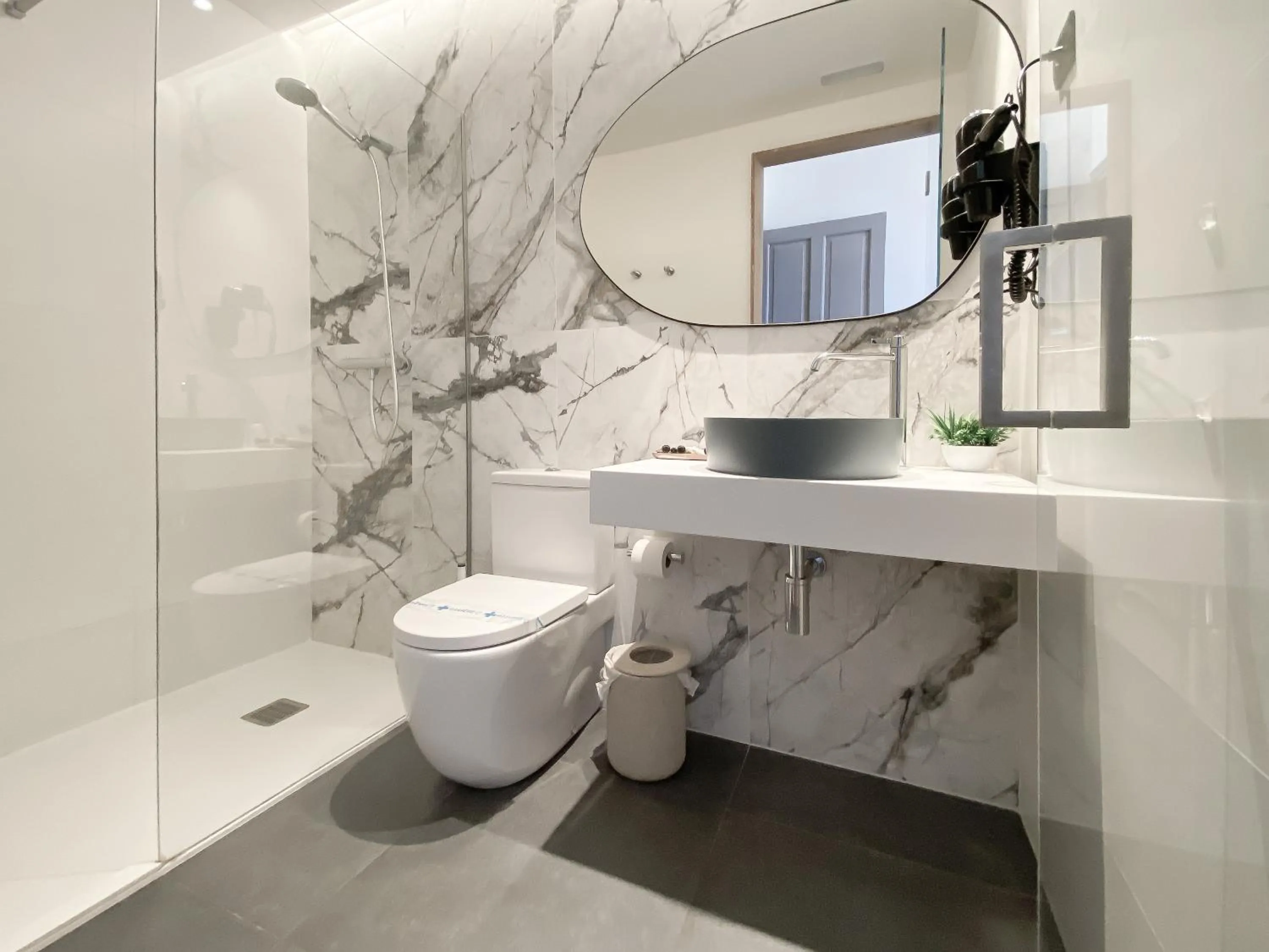 Shower in Hotel Arimune