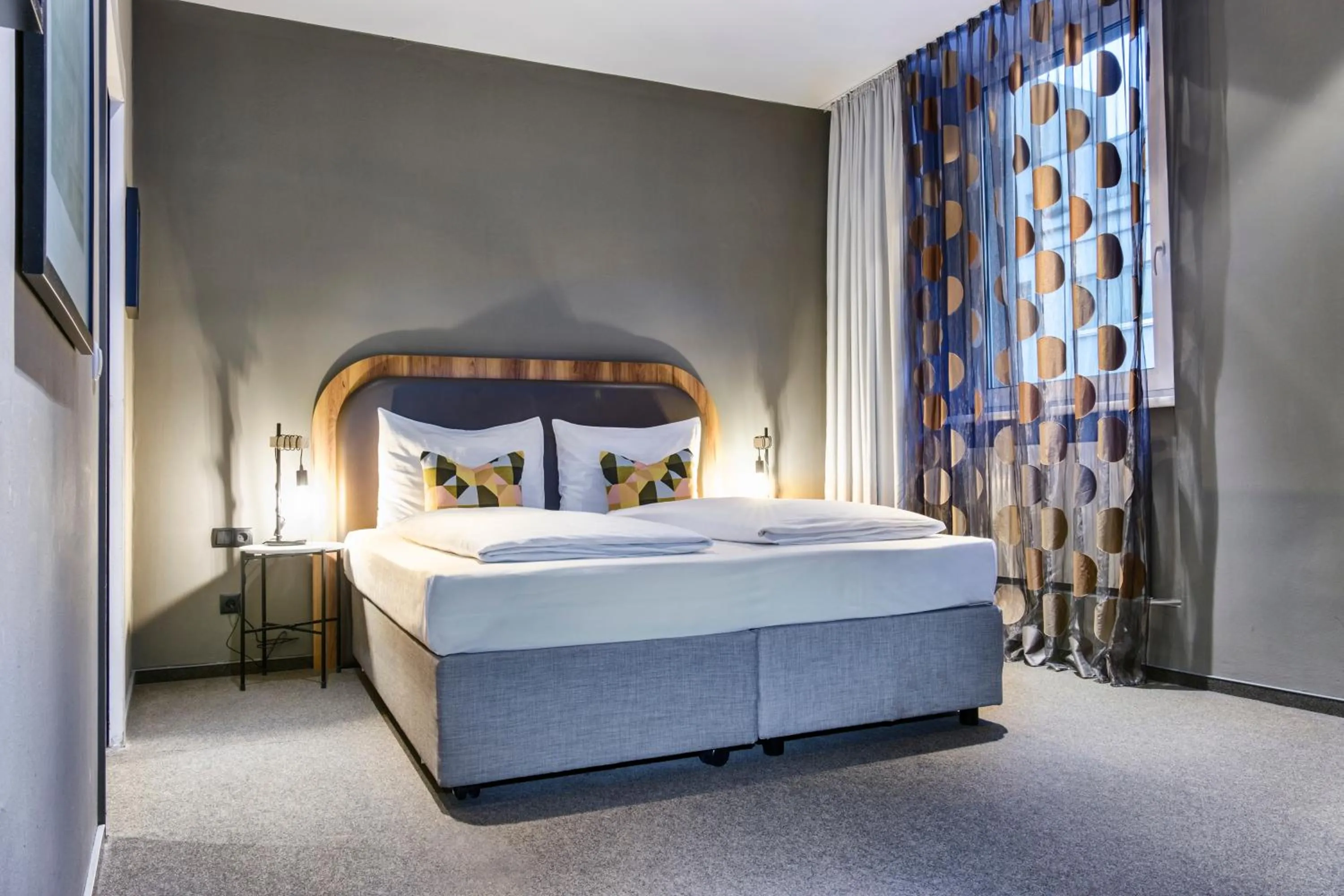 View (from property/room), Bed in Hotel George Vienna