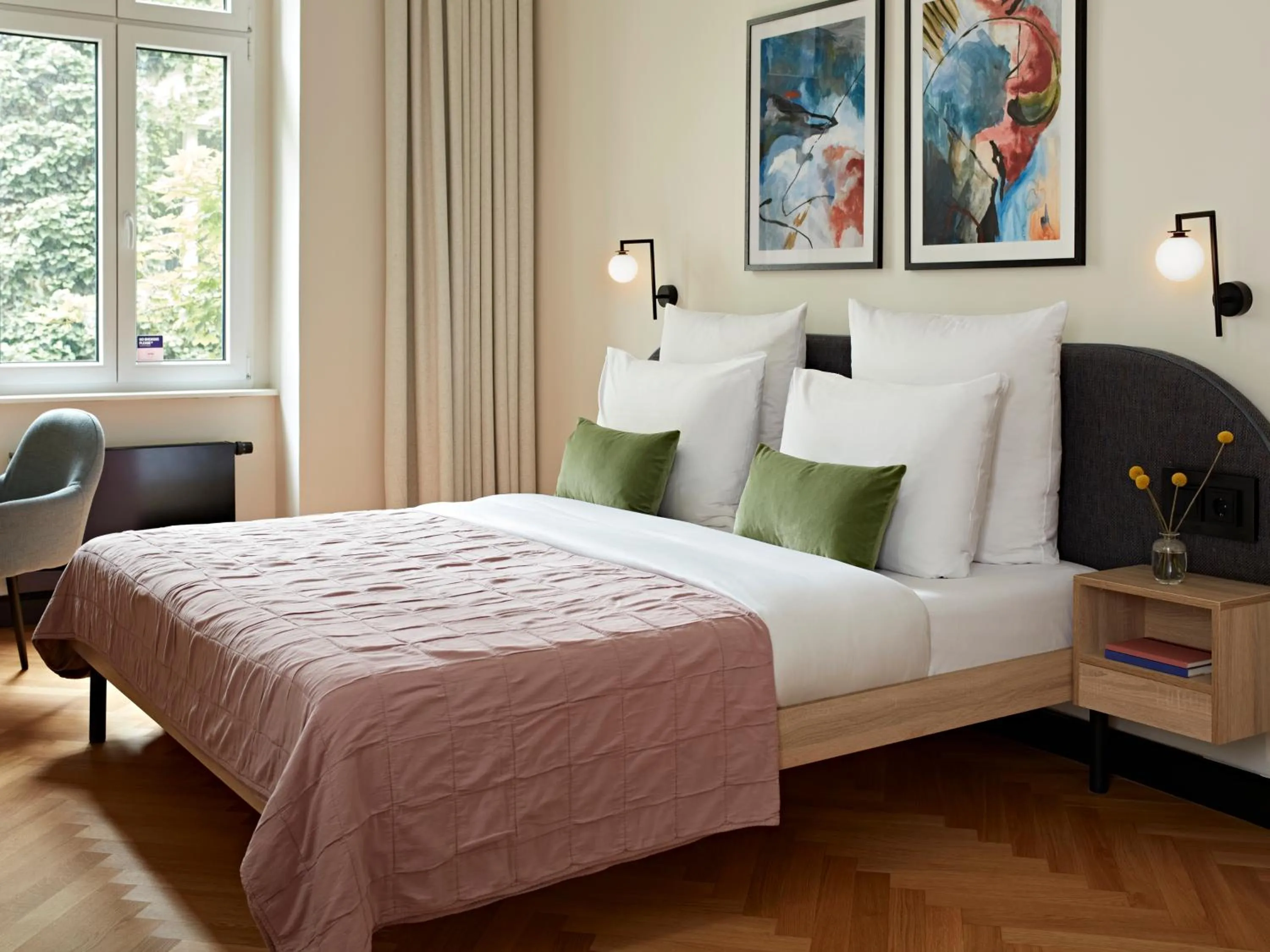 Bed in Numa Berlin Novela