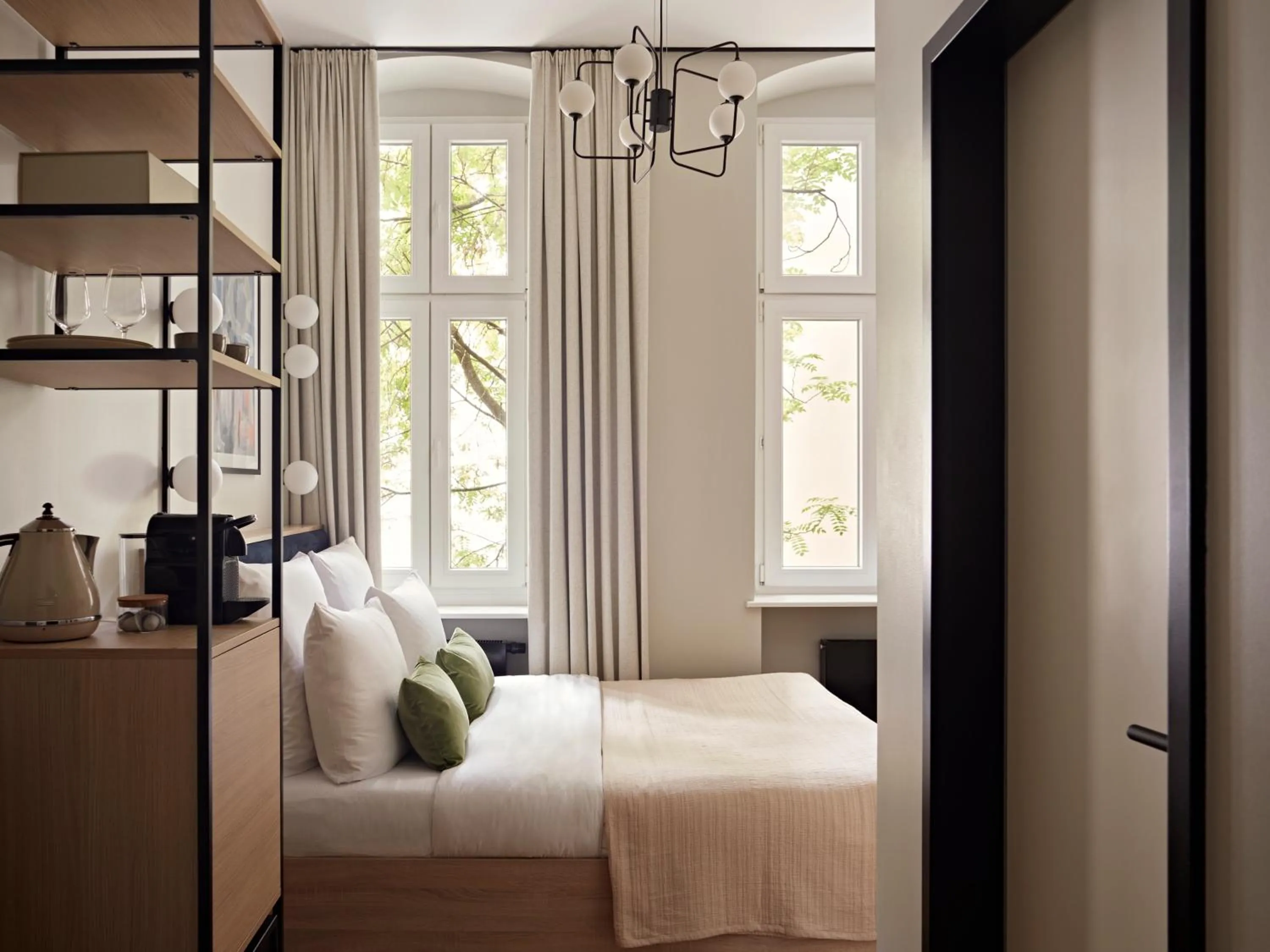 Bed in Numa Berlin Novela