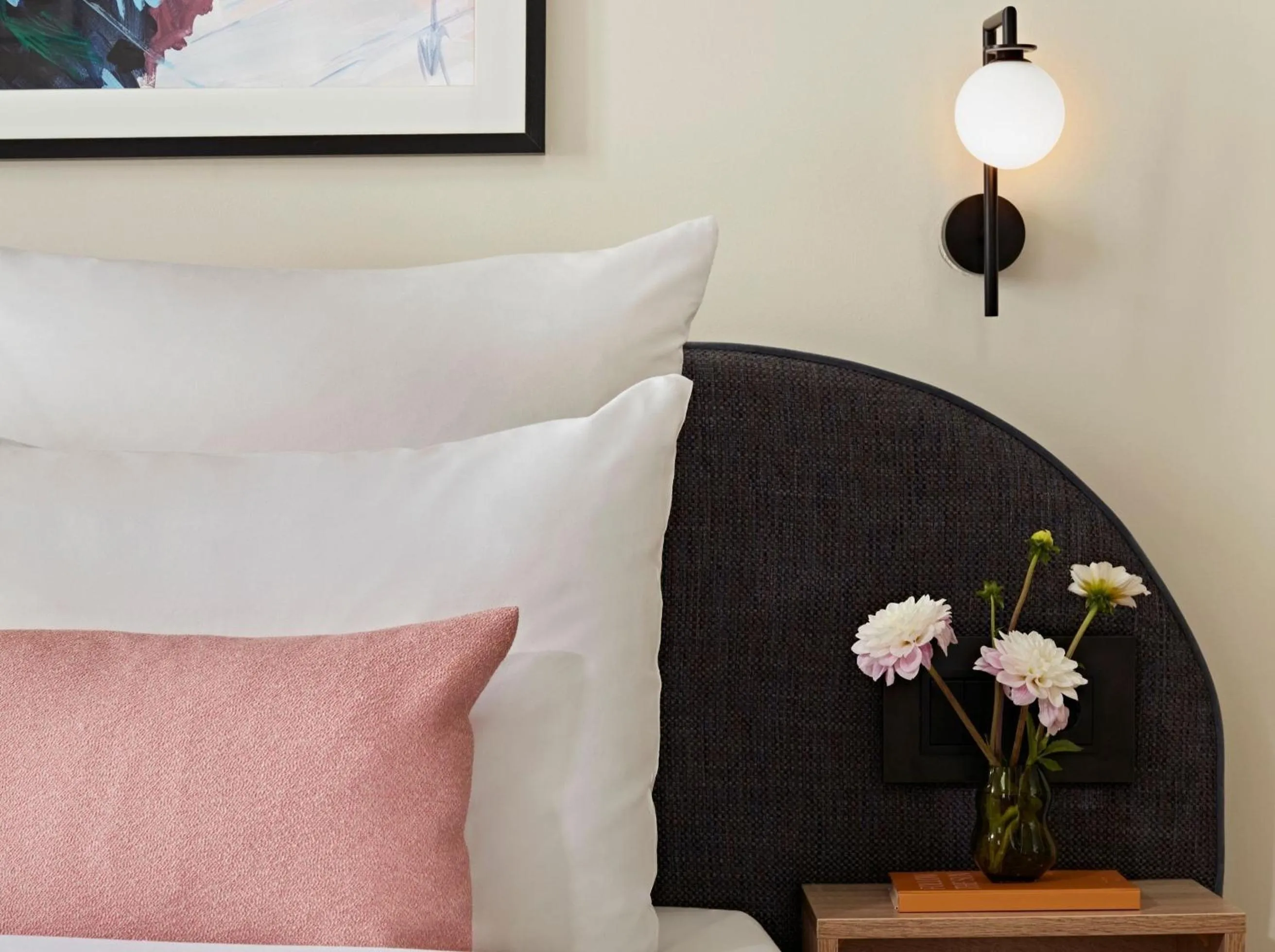 Bed in Numa Berlin Novela