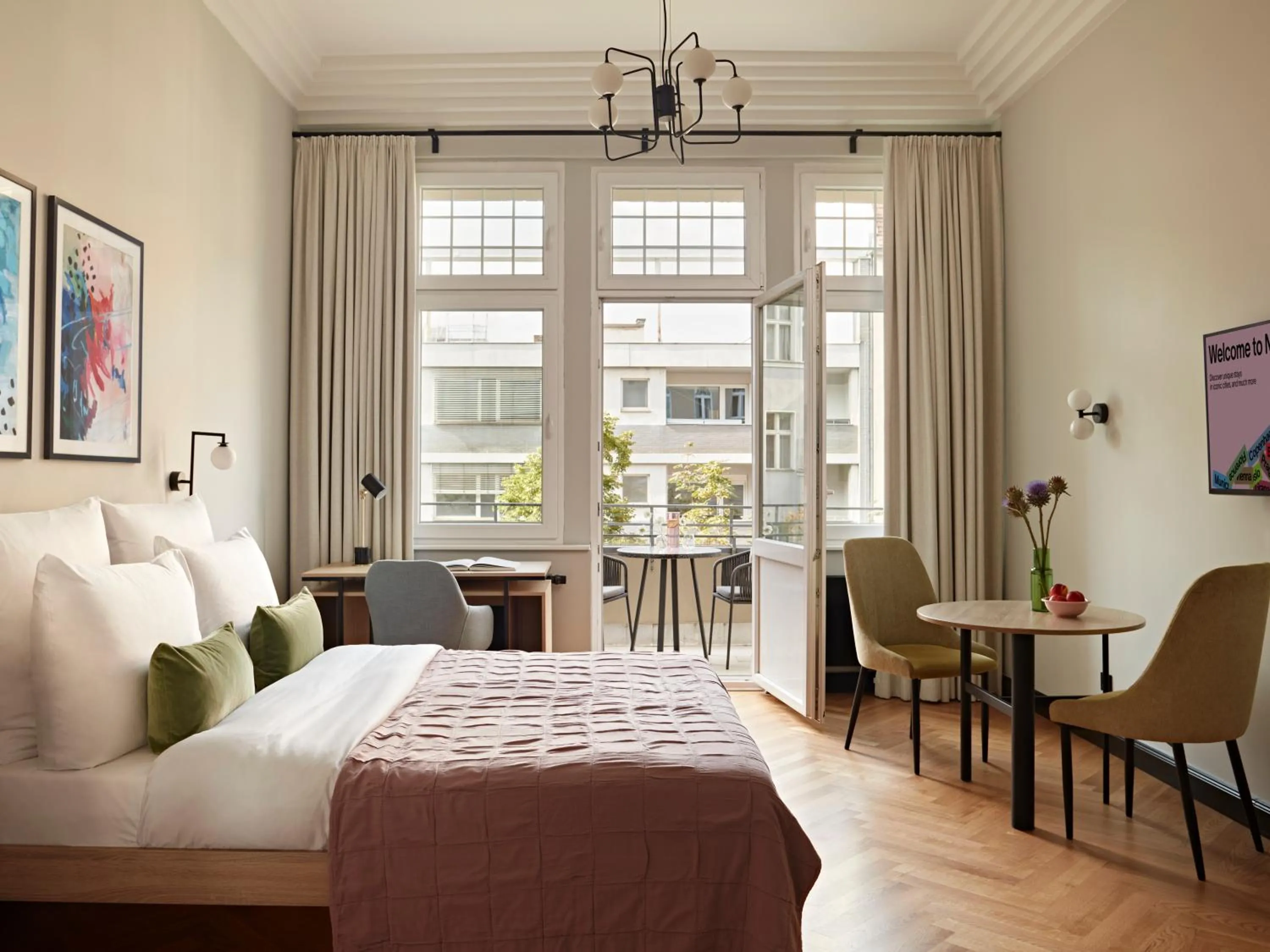 Bed in Numa Berlin Novela