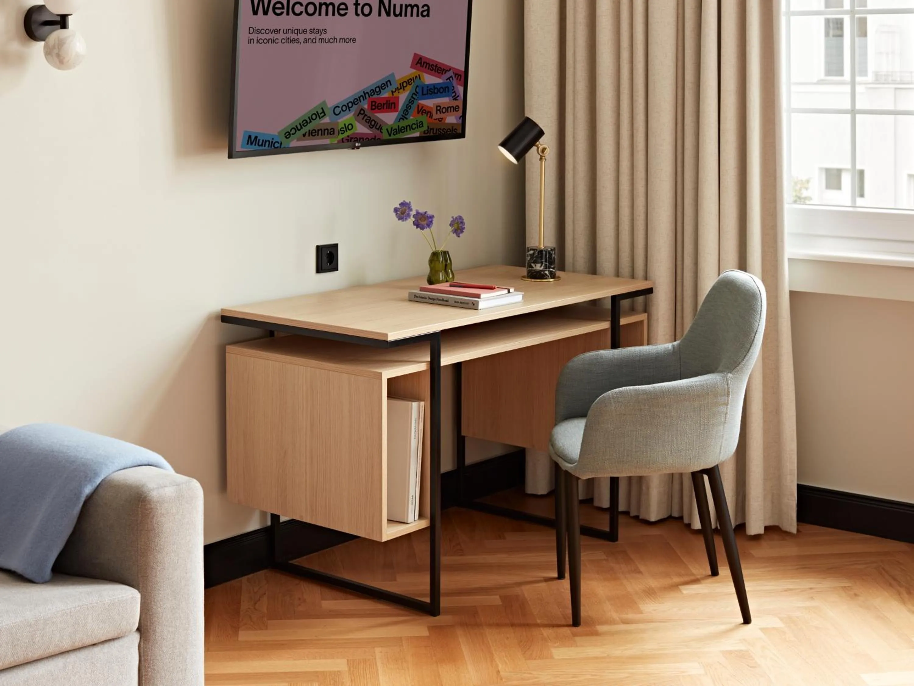 Bedroom in Numa Berlin Novela