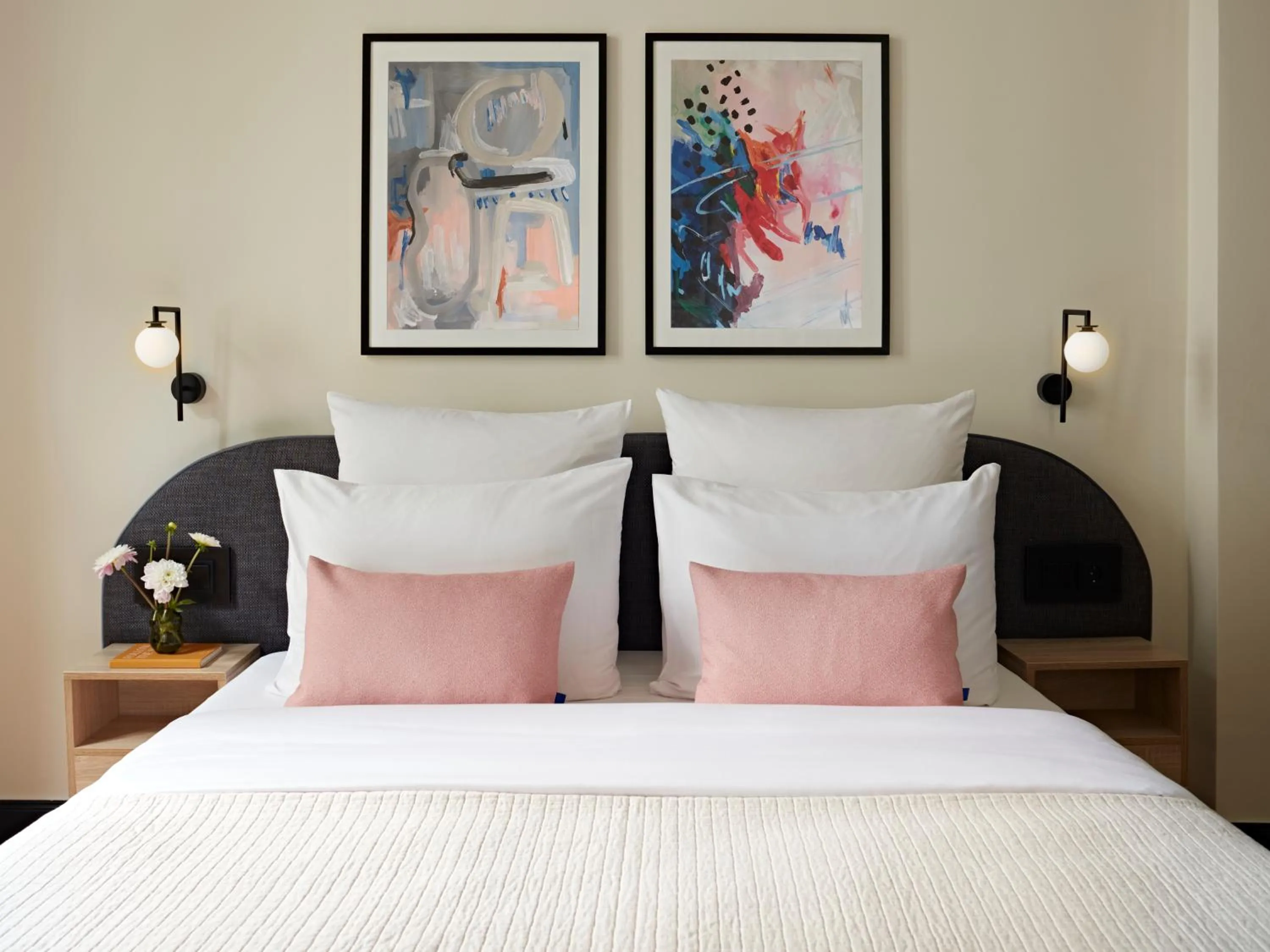 Bed in Numa Berlin Novela