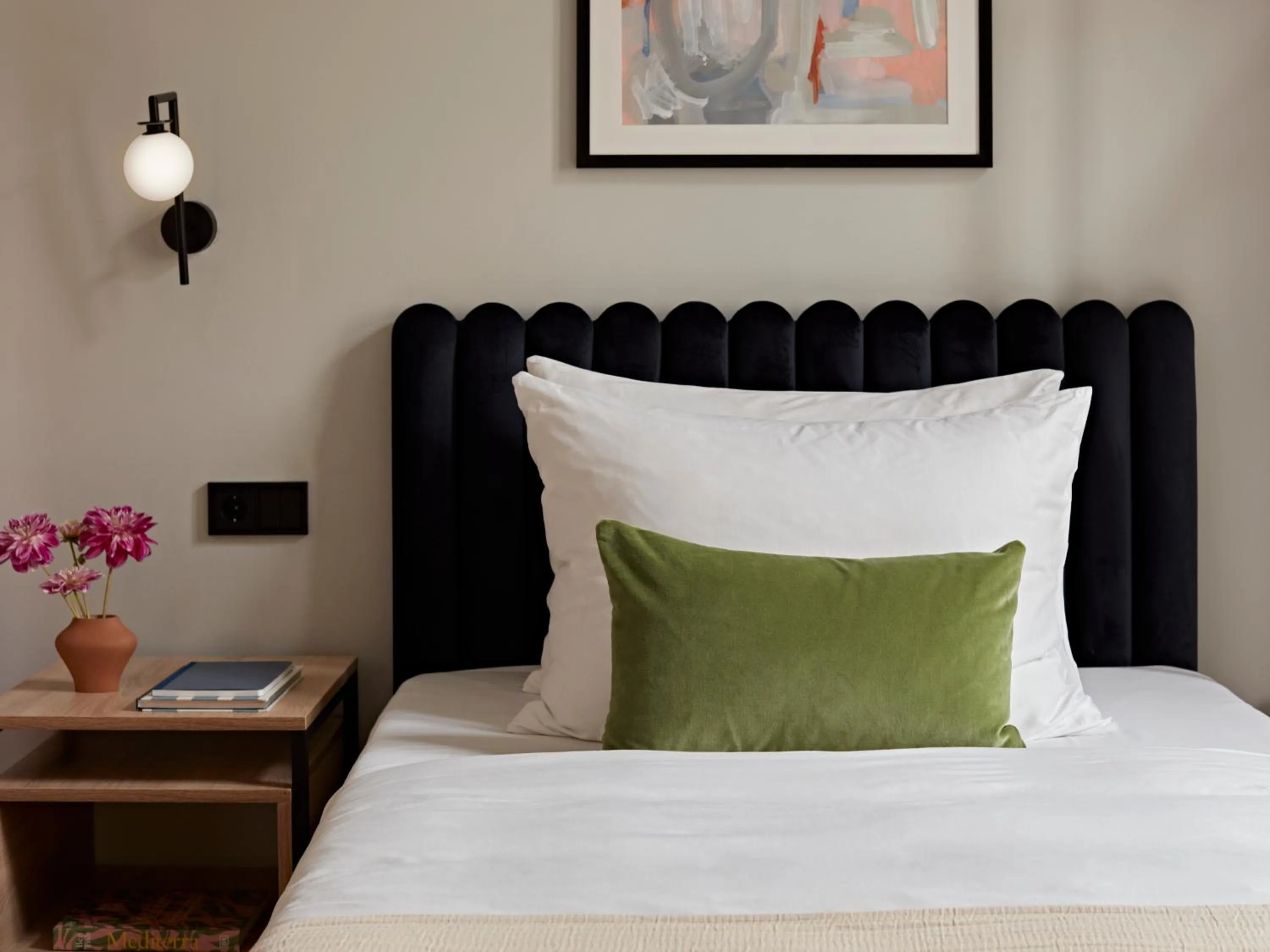 Bed in Numa Berlin Novela