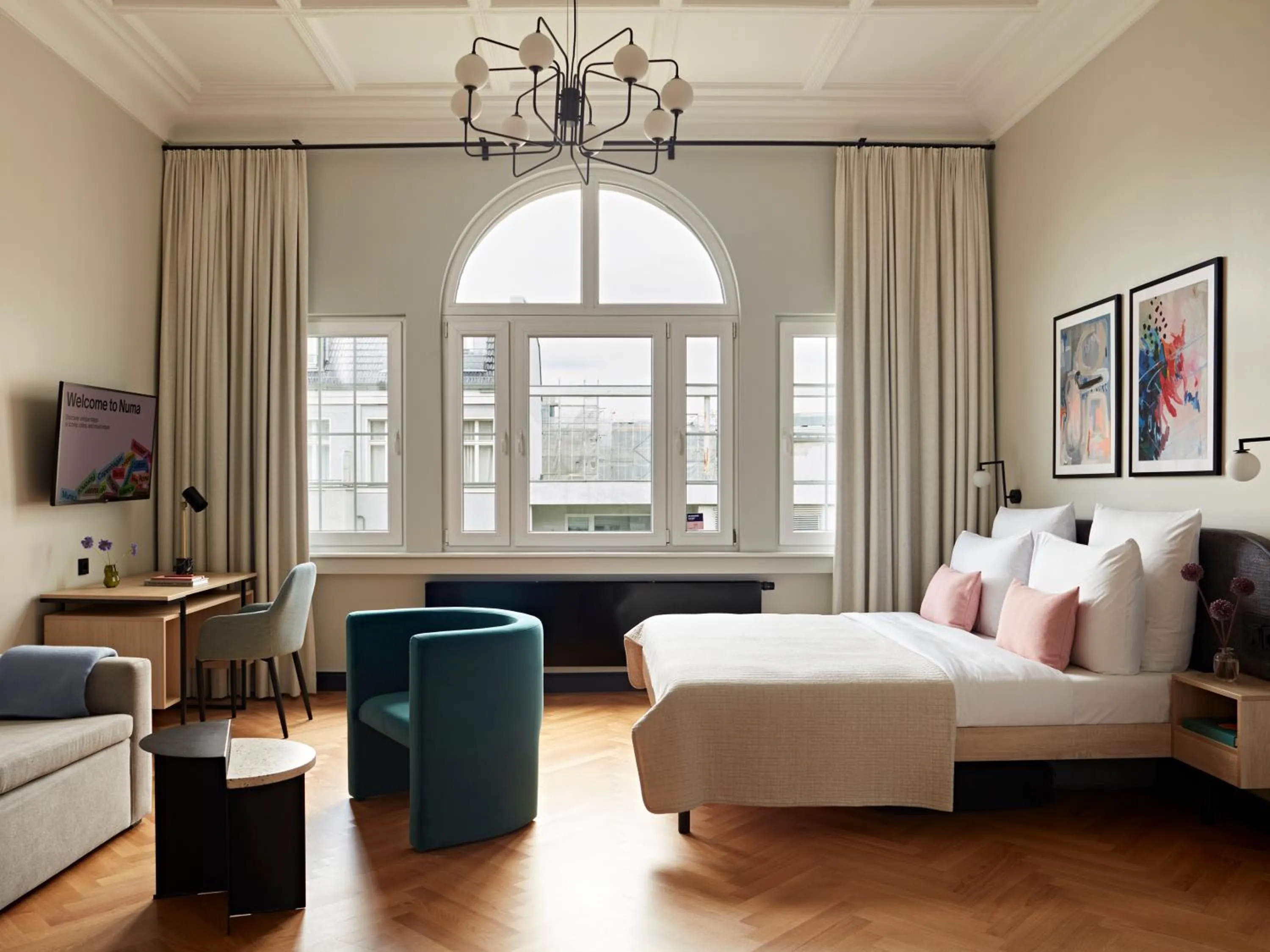 Bed in Numa Berlin Novela