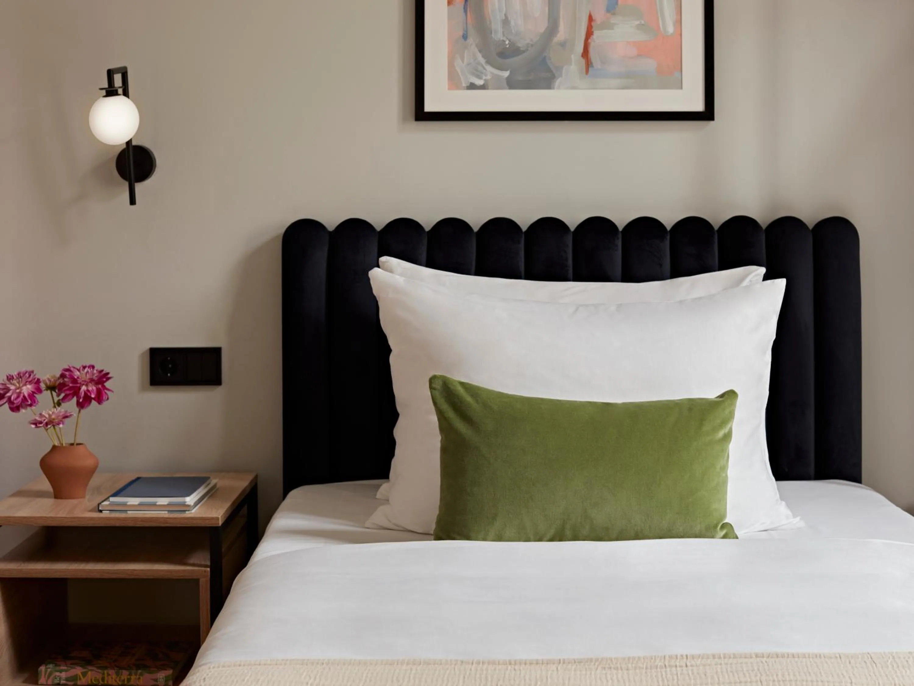 Bed in Numa Berlin Novela