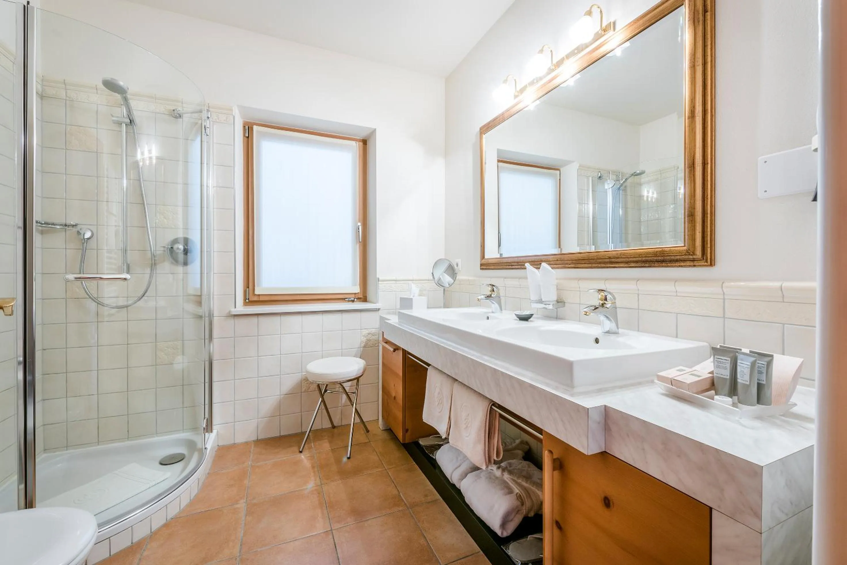 Shower in Hotel Ansitz Plantiz