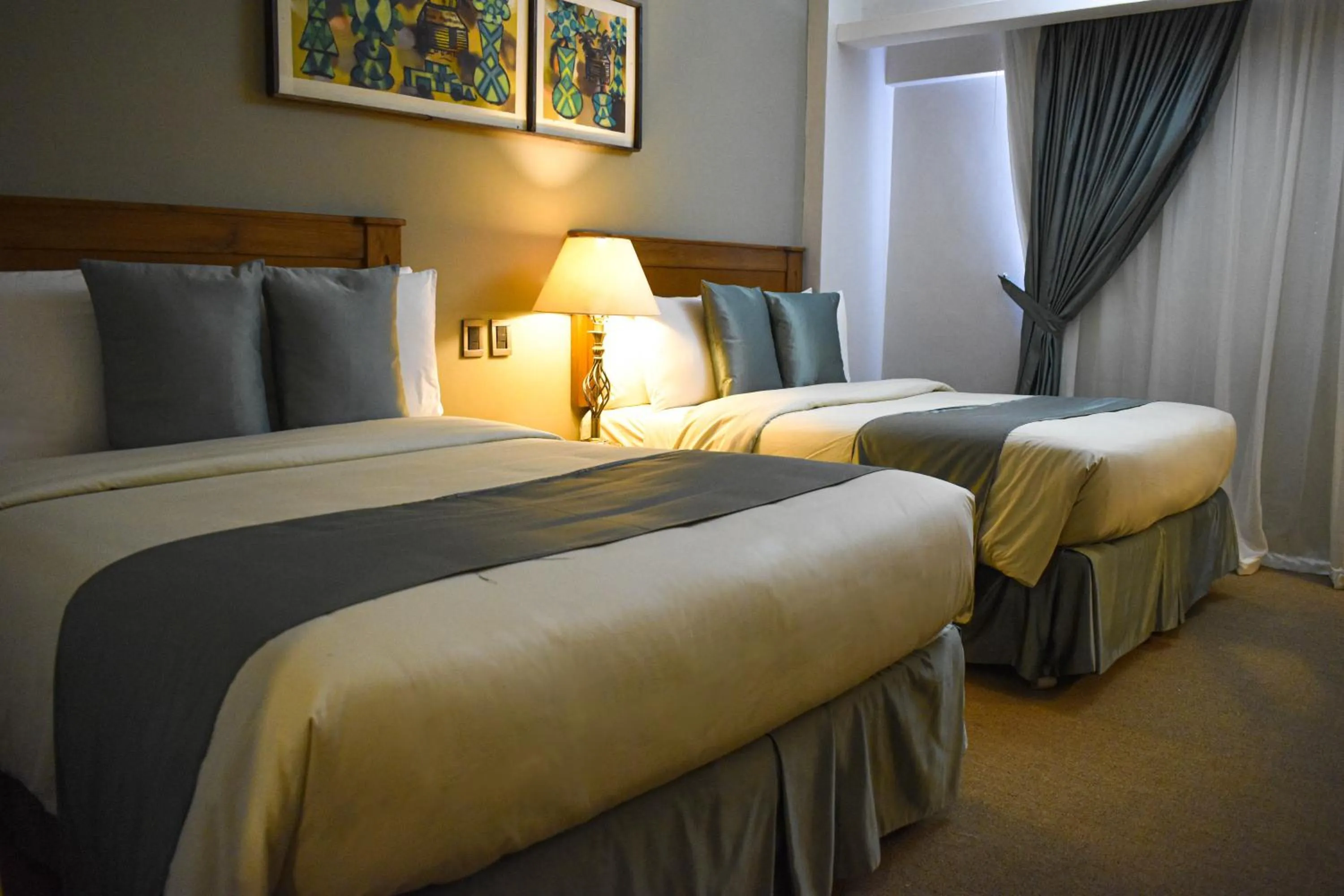 Tibisay Hotel del Lago