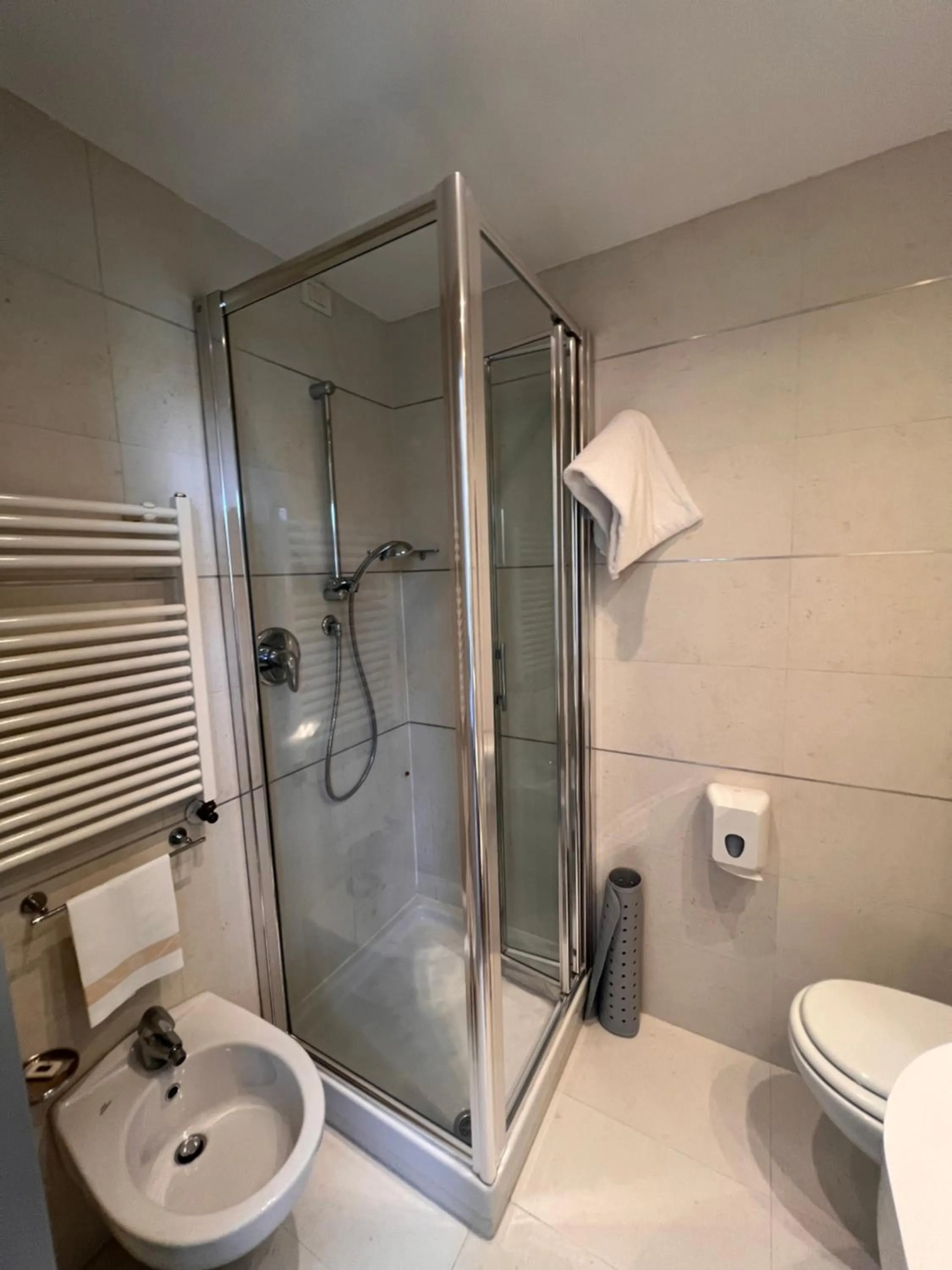 Shower in Hotel Daniel & Ristorante Cocchi