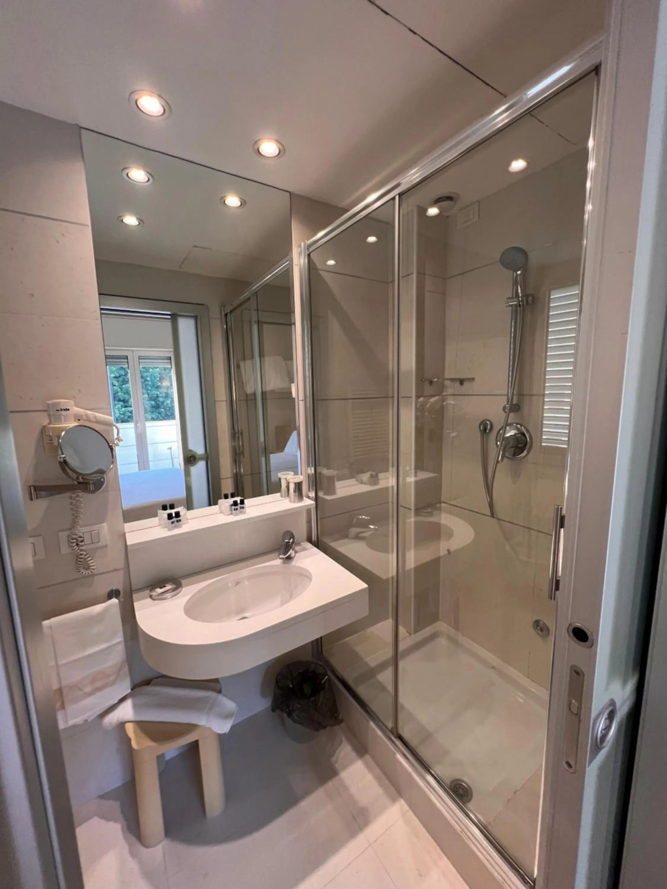 Shower in Hotel Daniel & Ristorante Cocchi