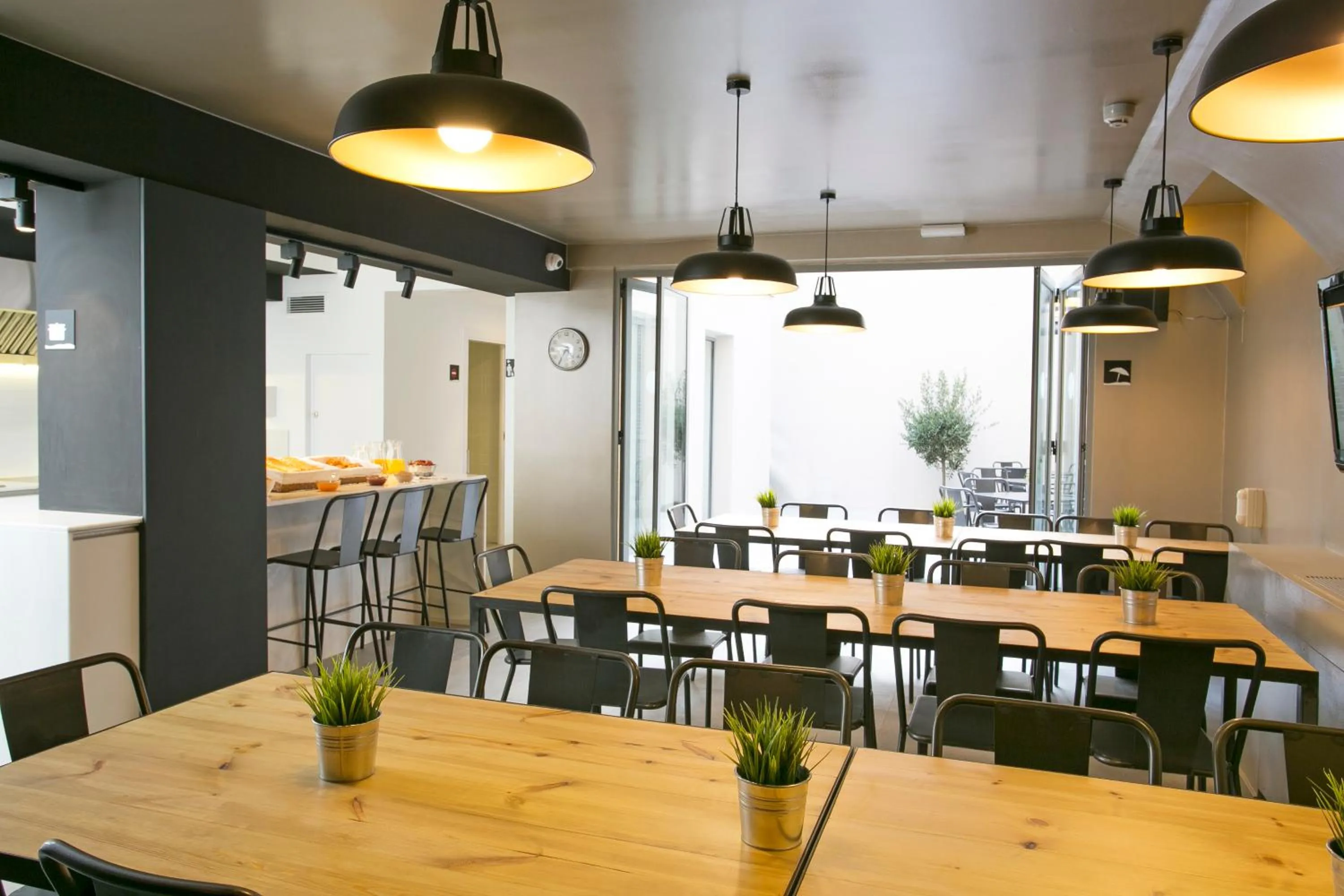 Kitchen or kitchenette in Sant Jordi Hostels Rock Palace