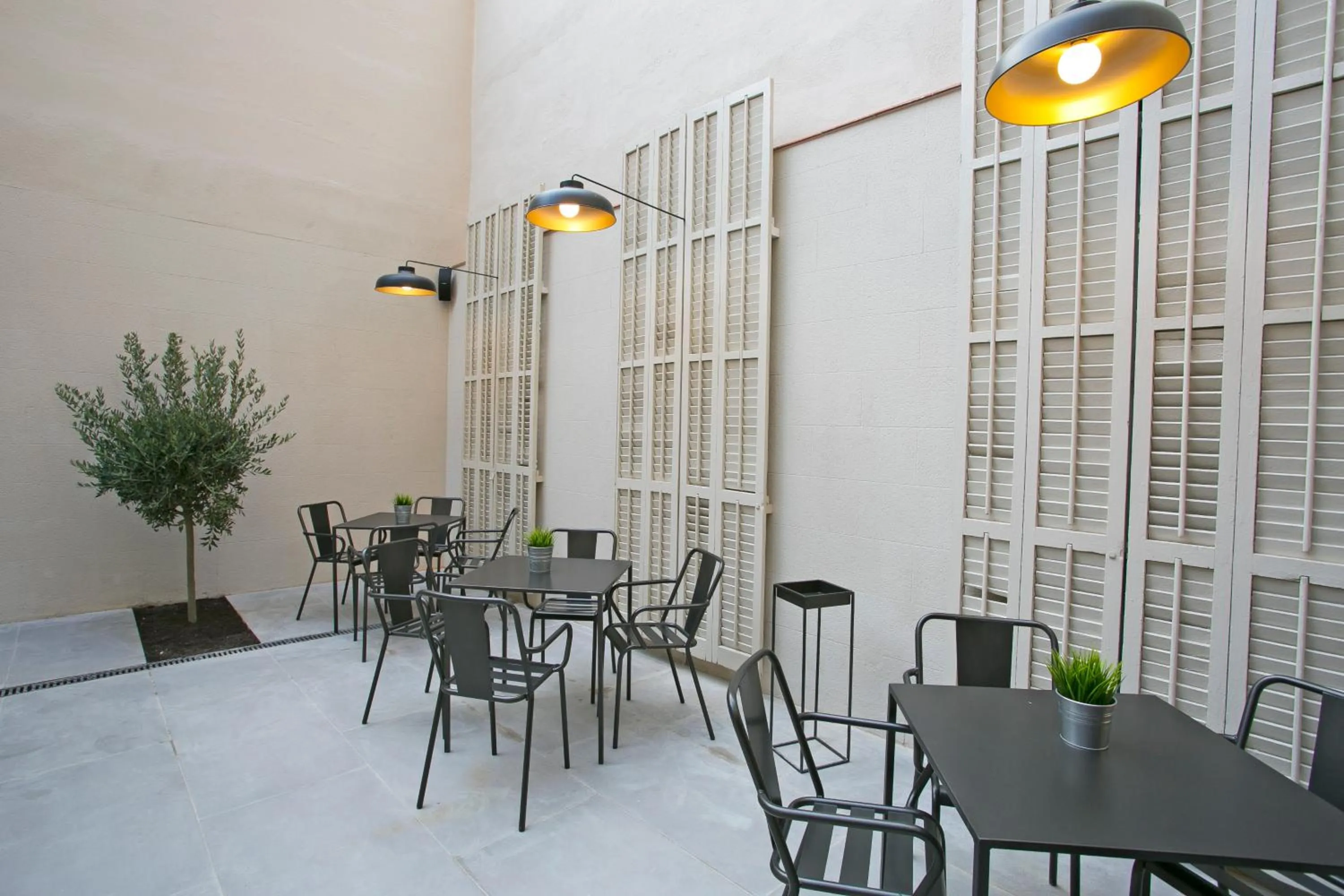 Patio in Sant Jordi Hostels Rock Palace