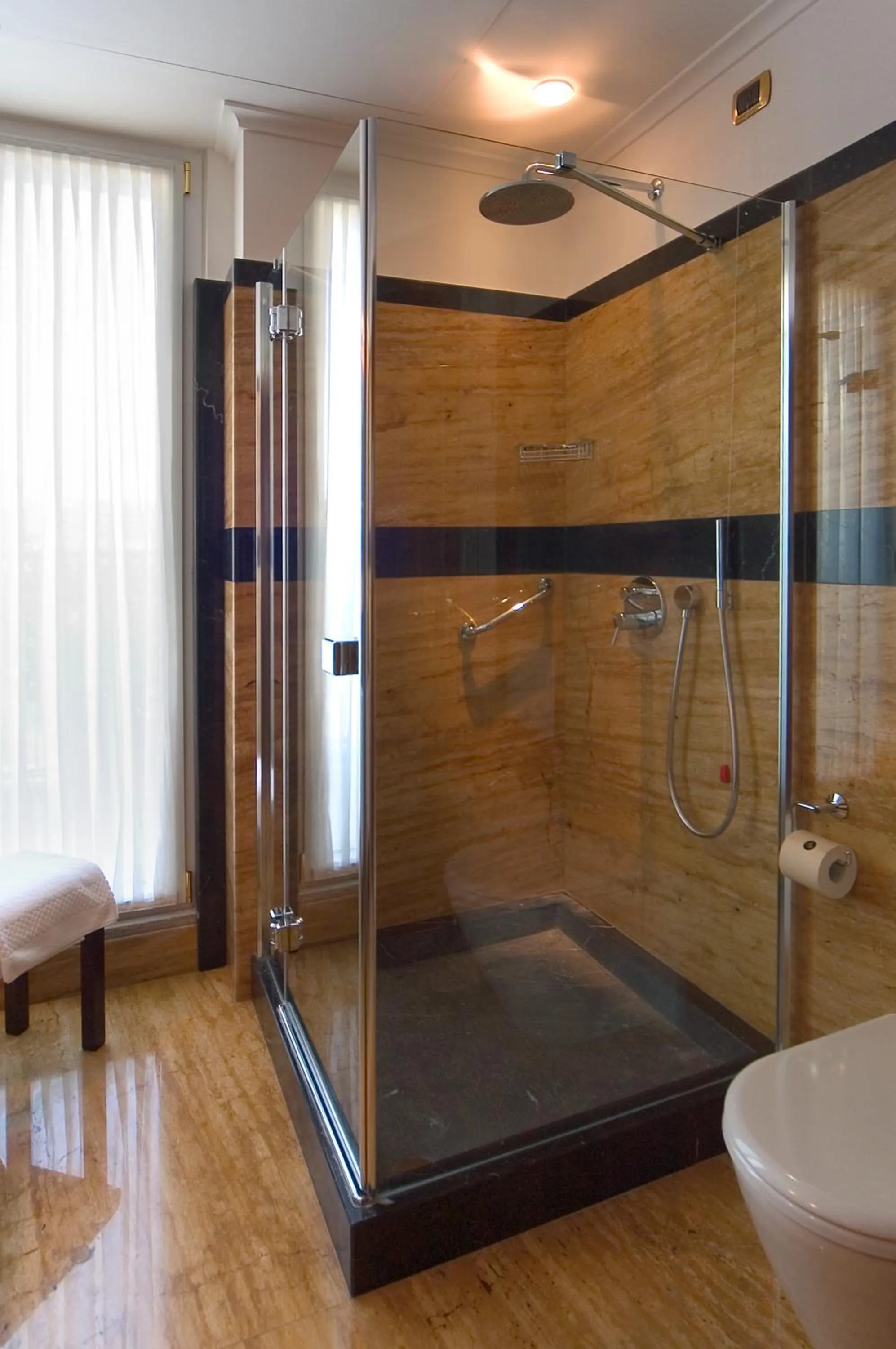 Bathroom in Hotel Manzoni