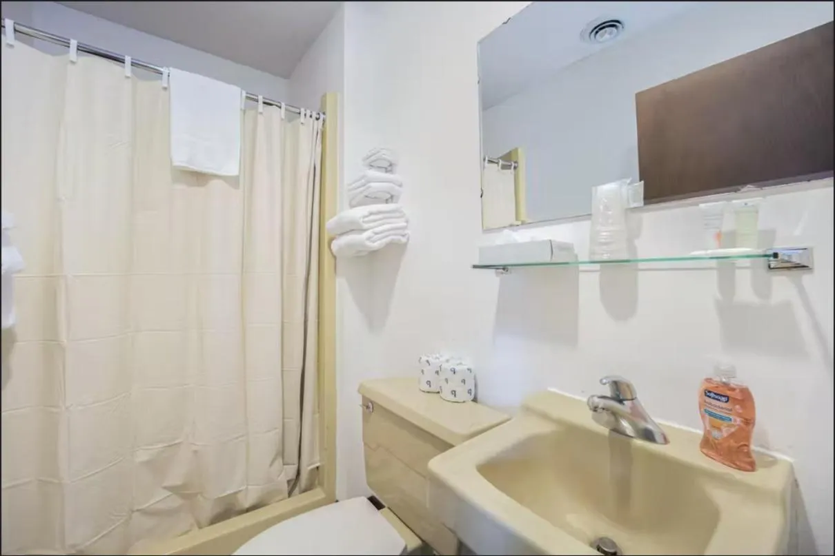 Shower in Snow Chasers Lodge