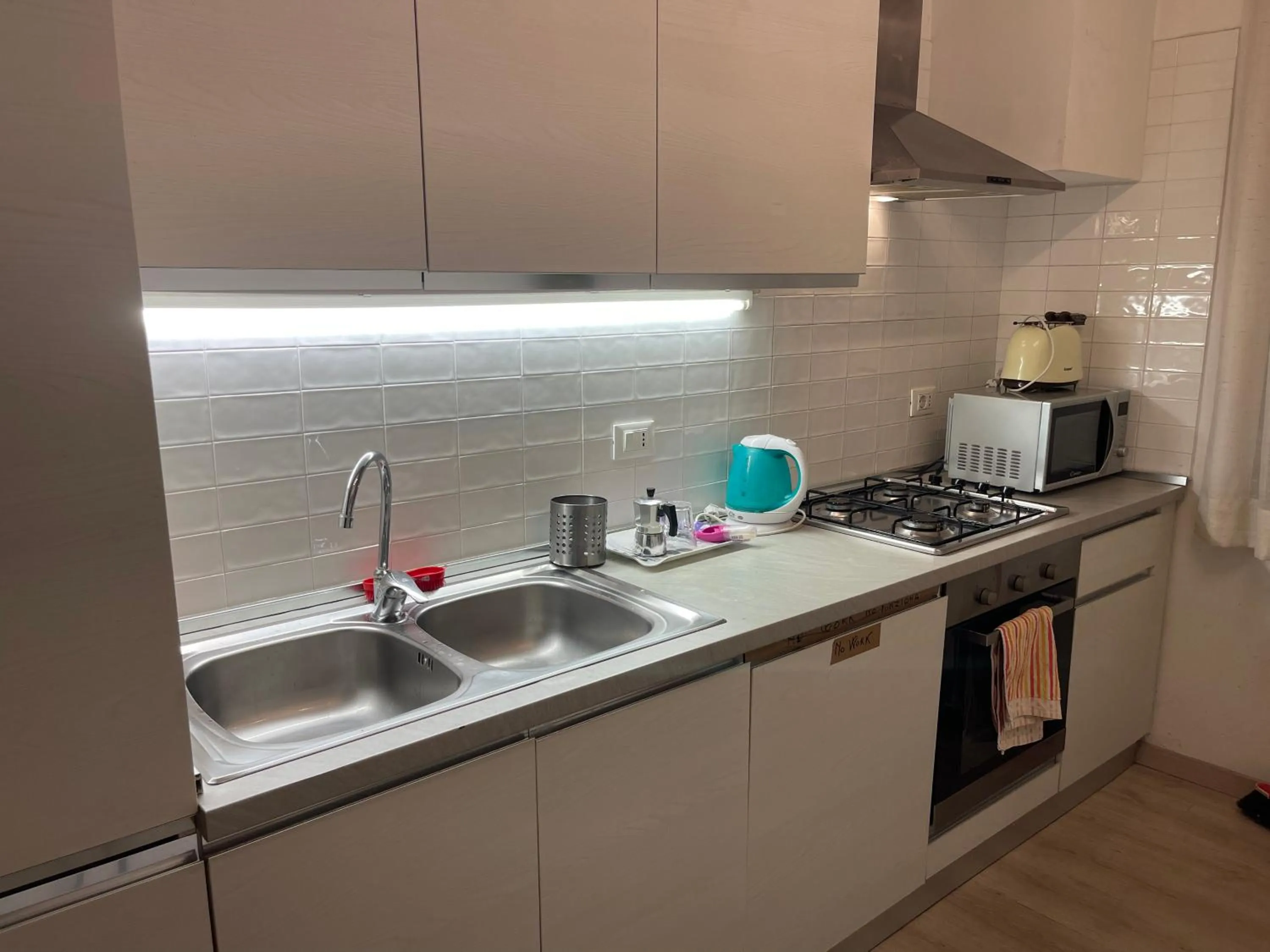 Kitchen or kitchenette in Harry's Canal View