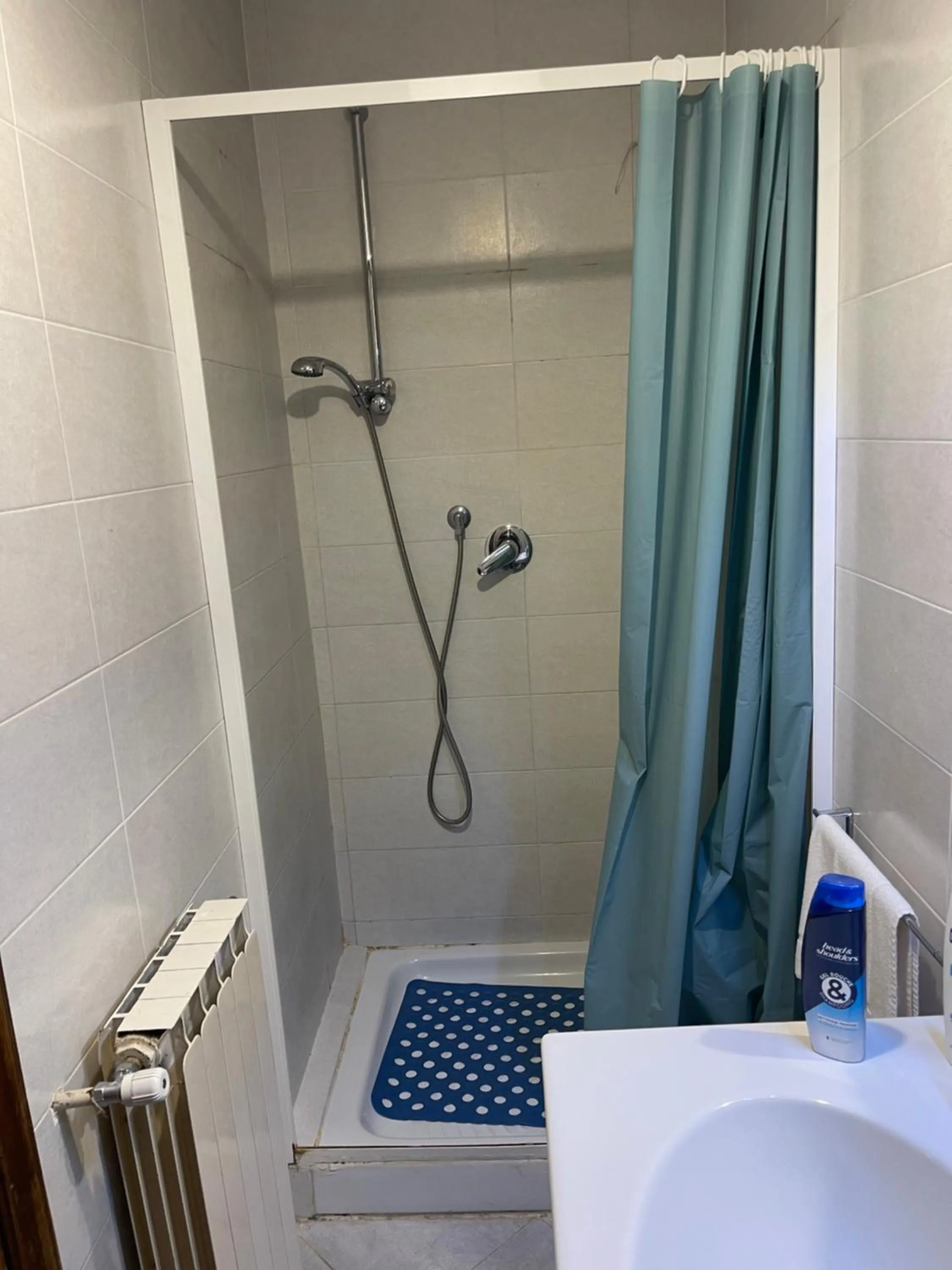 Bathroom in Harry's Canal View