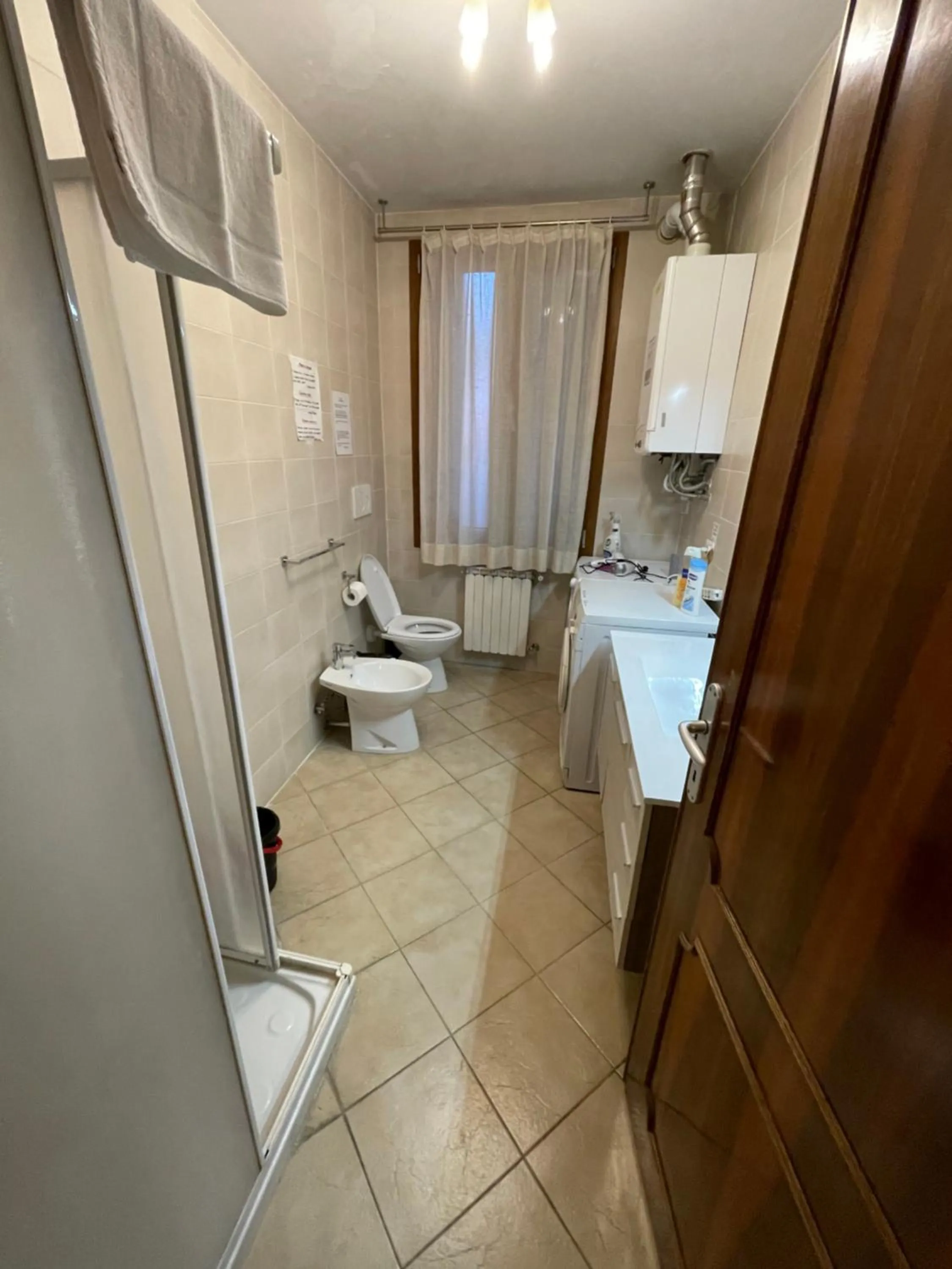 Bathroom in Harry's Canal View