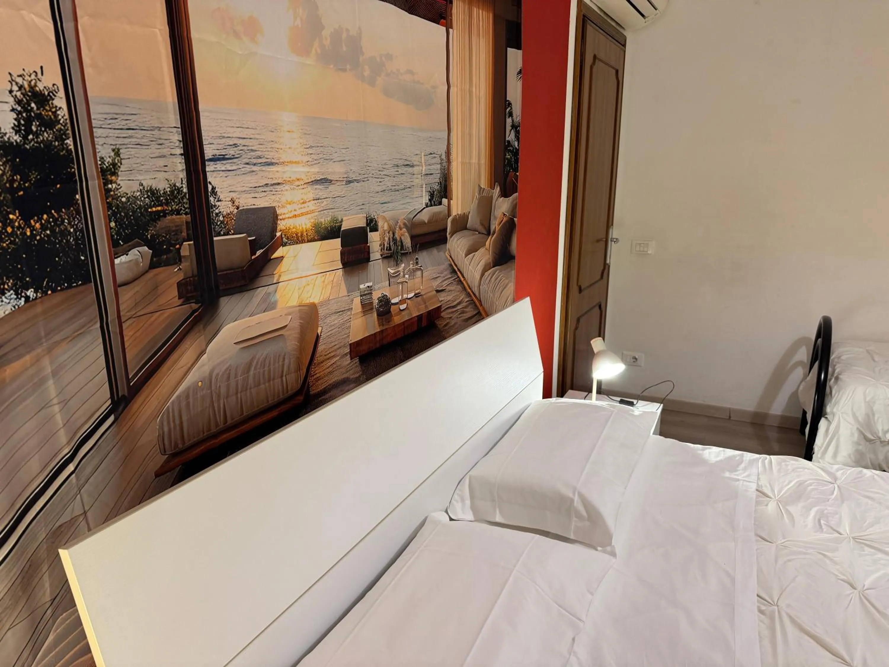 Photo of the whole room, Bed in Harry's Canal View