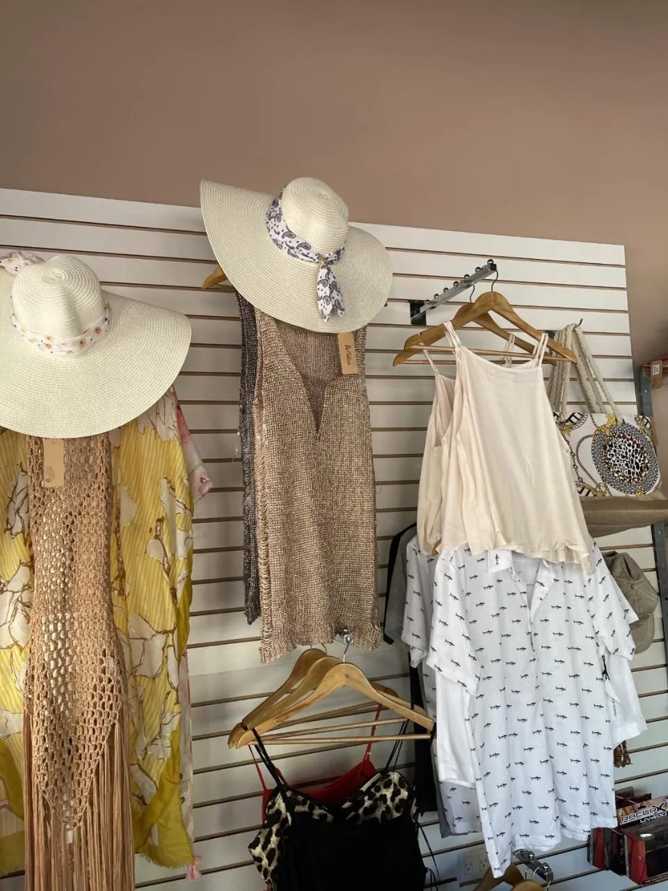 On-site shops in Sambo Mambo Beach Hotel