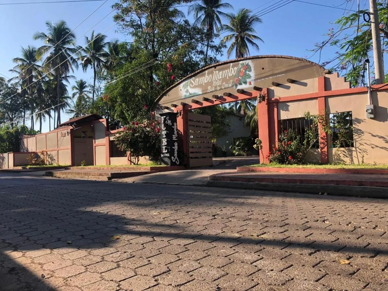 Facade/entrance in Sambo Mambo Beach Hotel