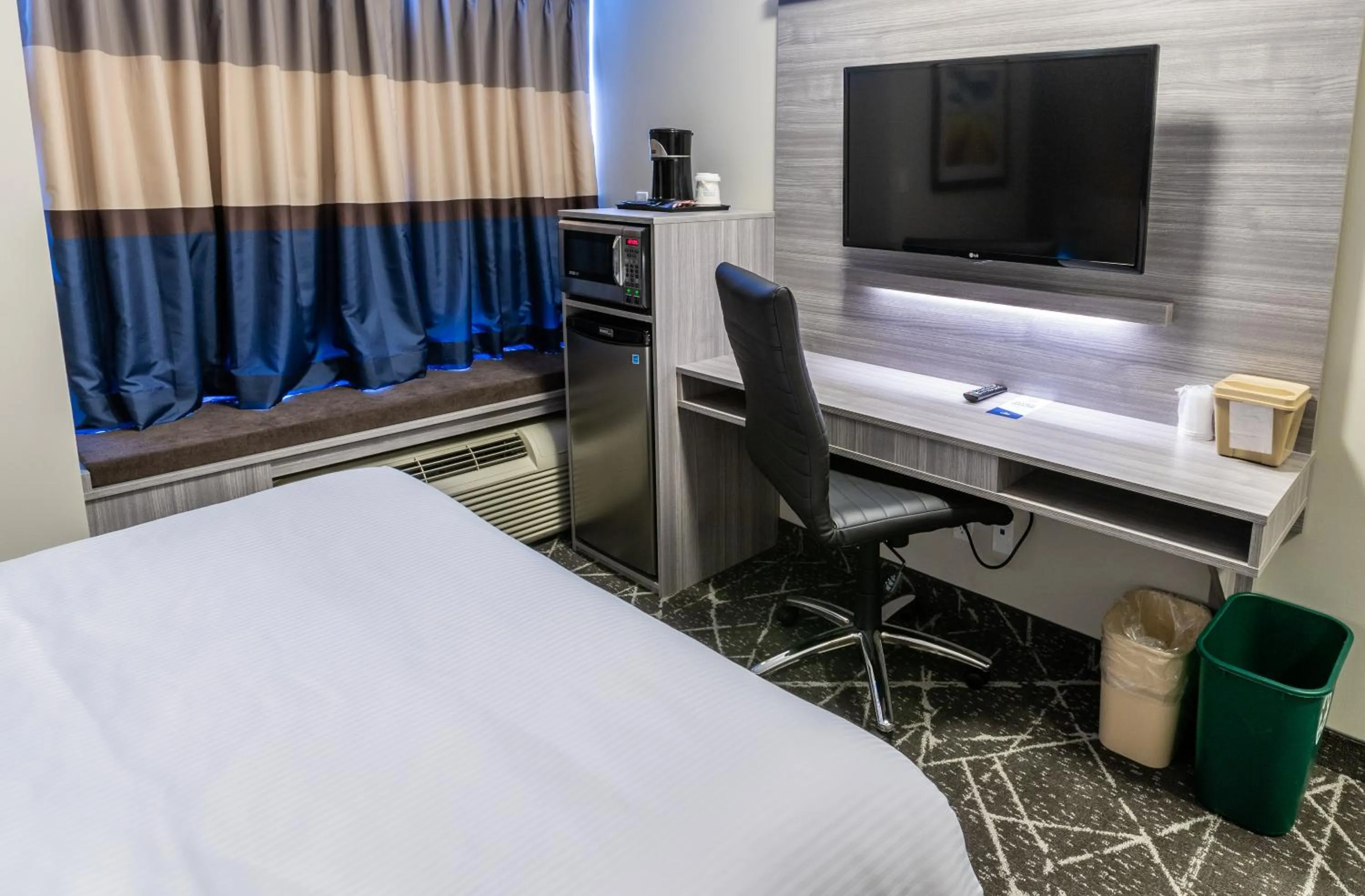 Bed in Microtel Inn & Suites by Wyndham Lloydminster