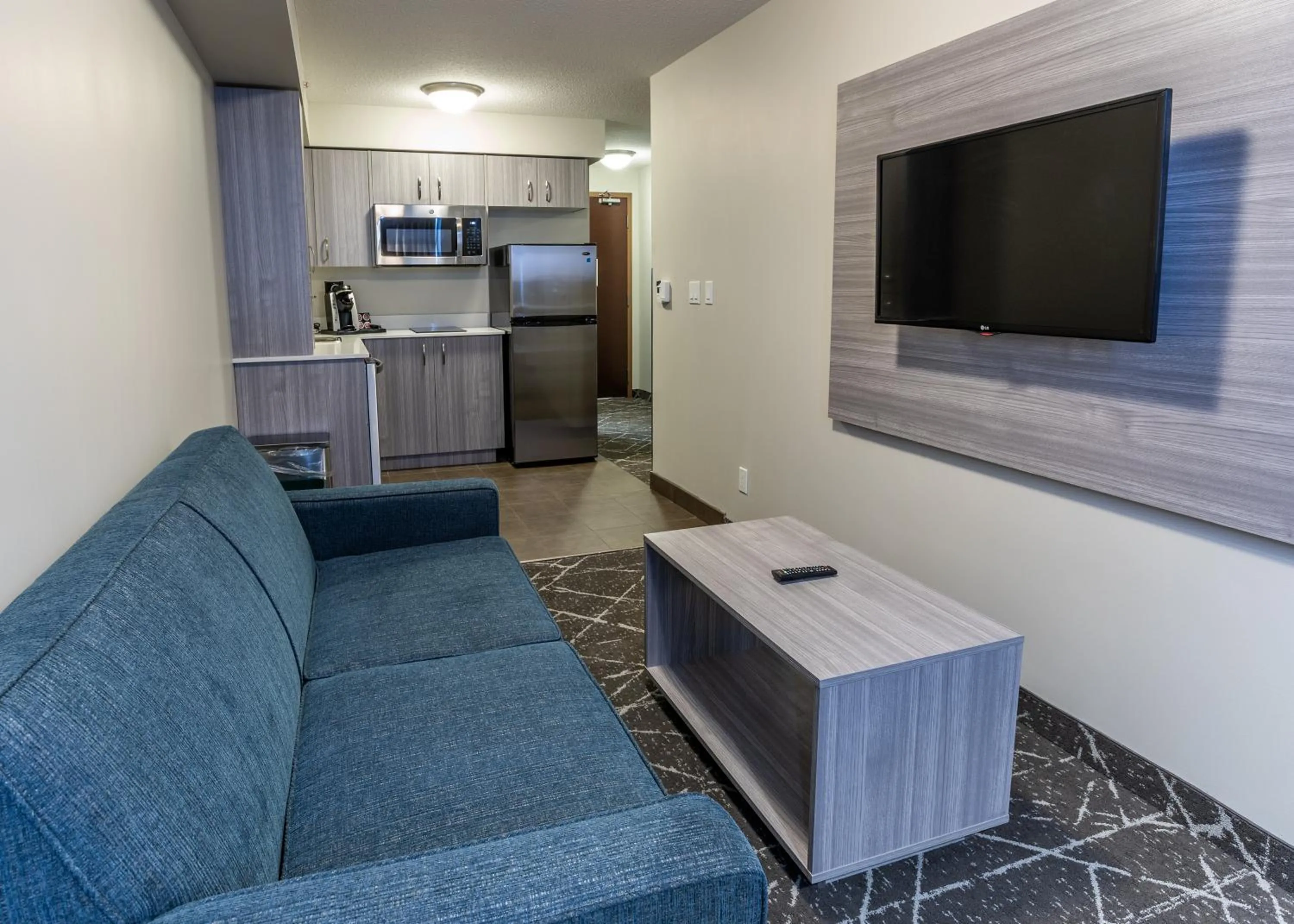 TV and multimedia in Microtel Inn & Suites by Wyndham Lloydminster