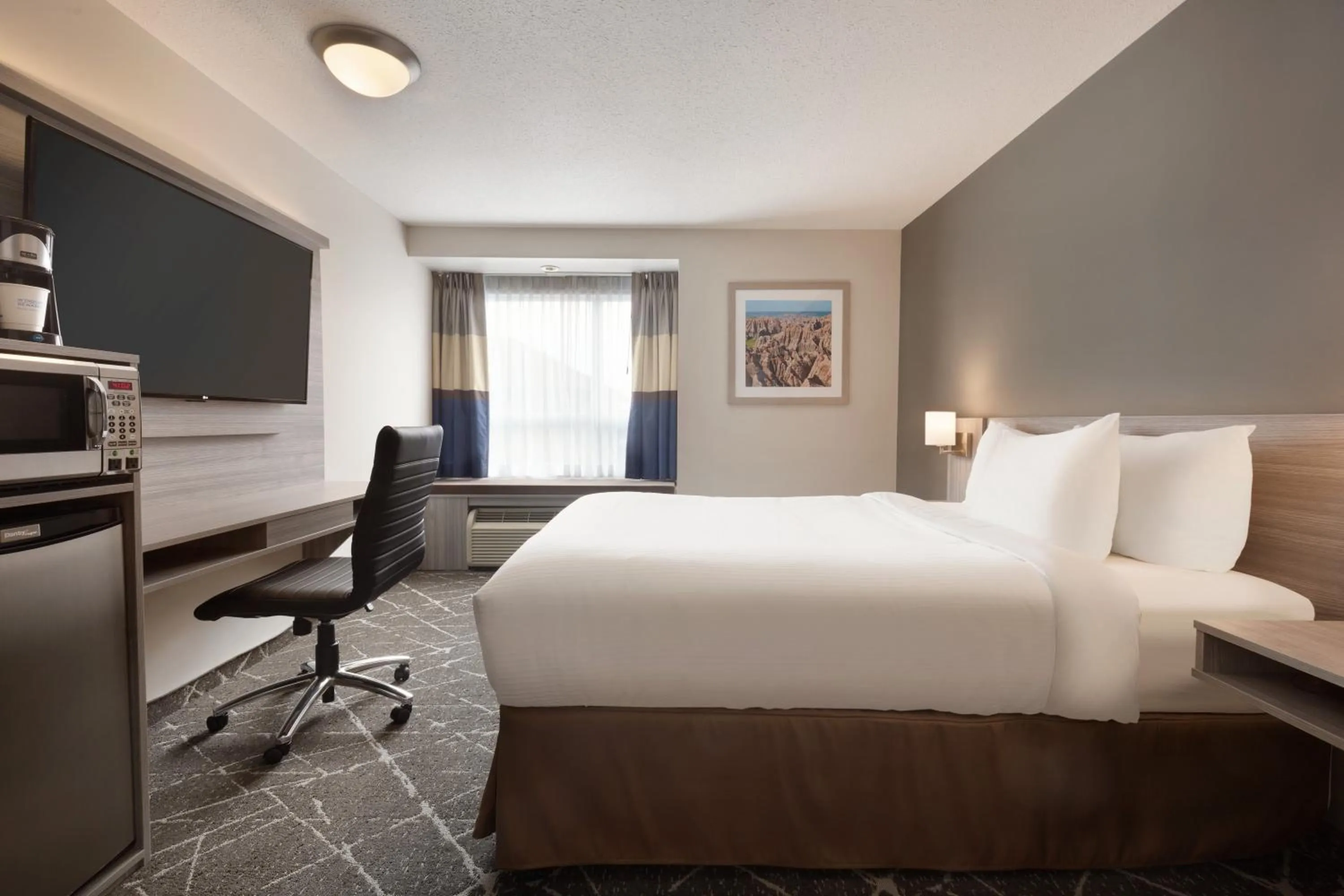 Bedroom, Bed in Microtel Inn & Suites by Wyndham Lloydminster