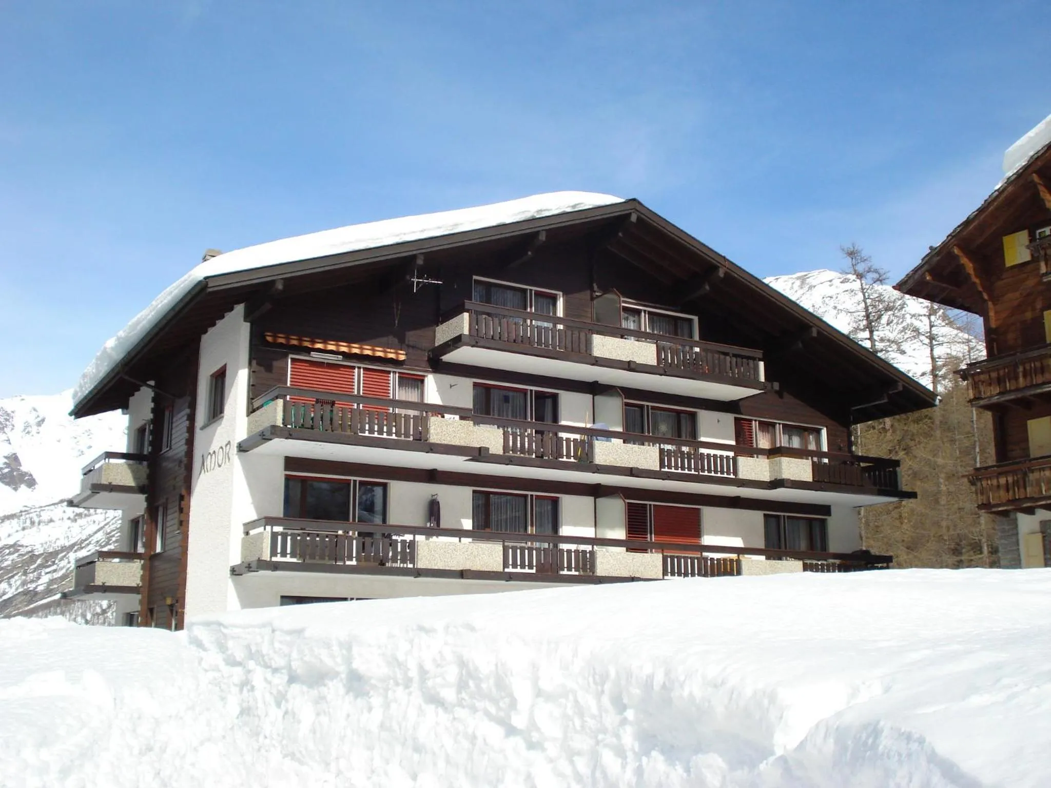 Facade/entrance in Haus Amor