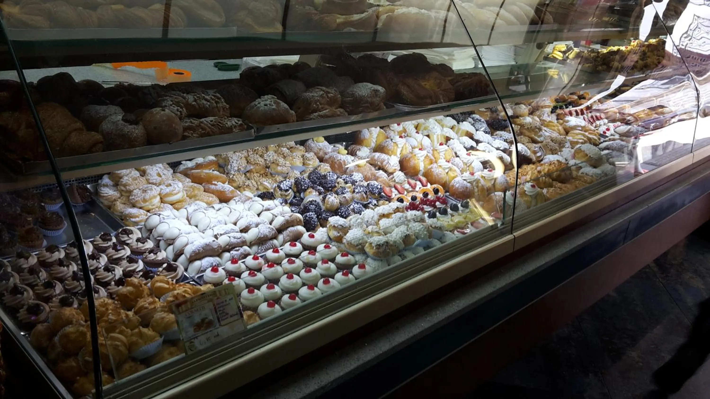 Restaurant/places to eat in Sant'Agostino Affittacamere