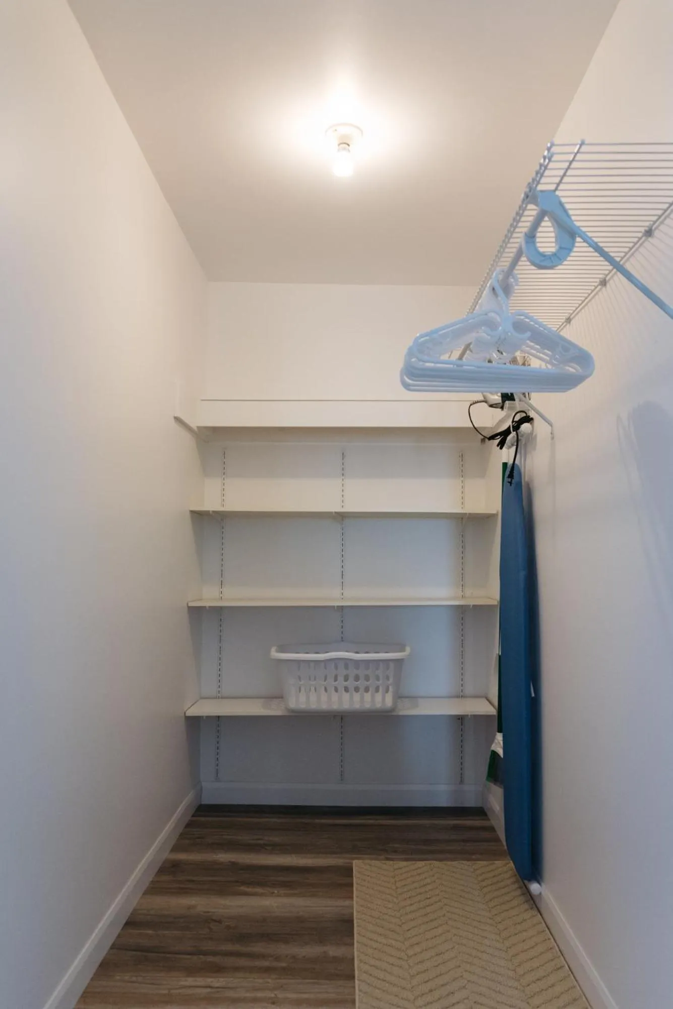 wardrobe in Le Contemporain