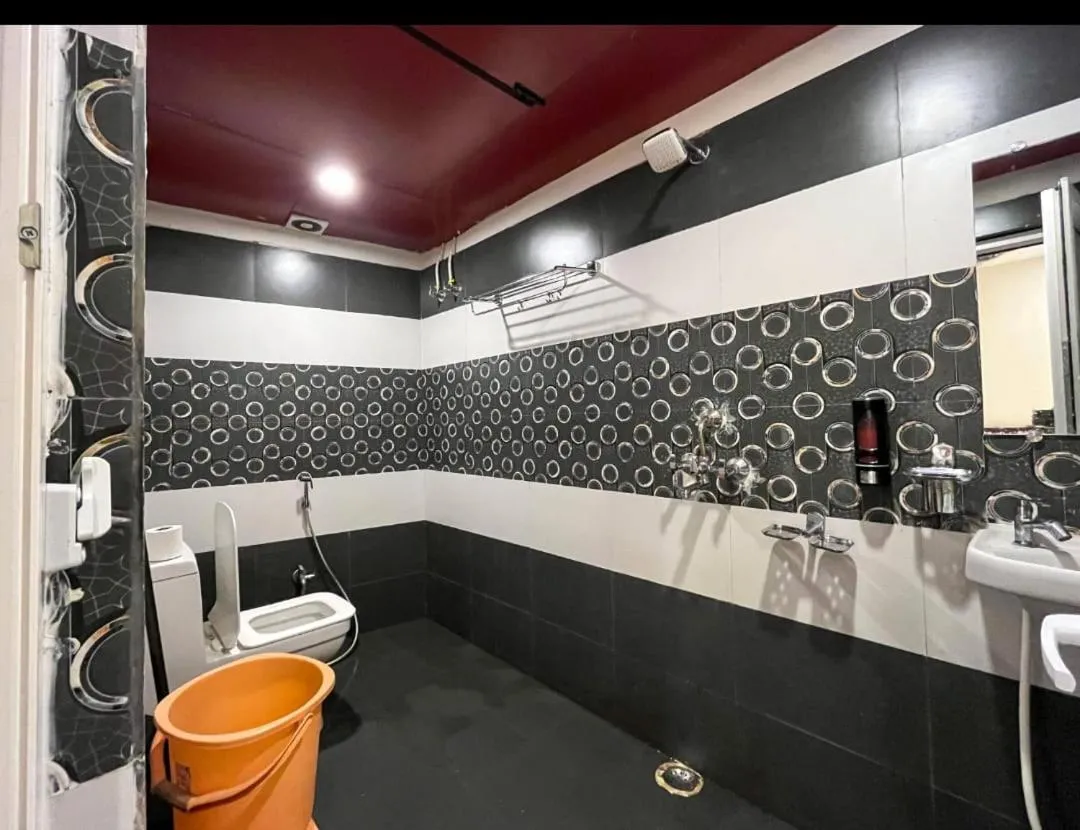 Bathroom in Namaste Benares Varanasi