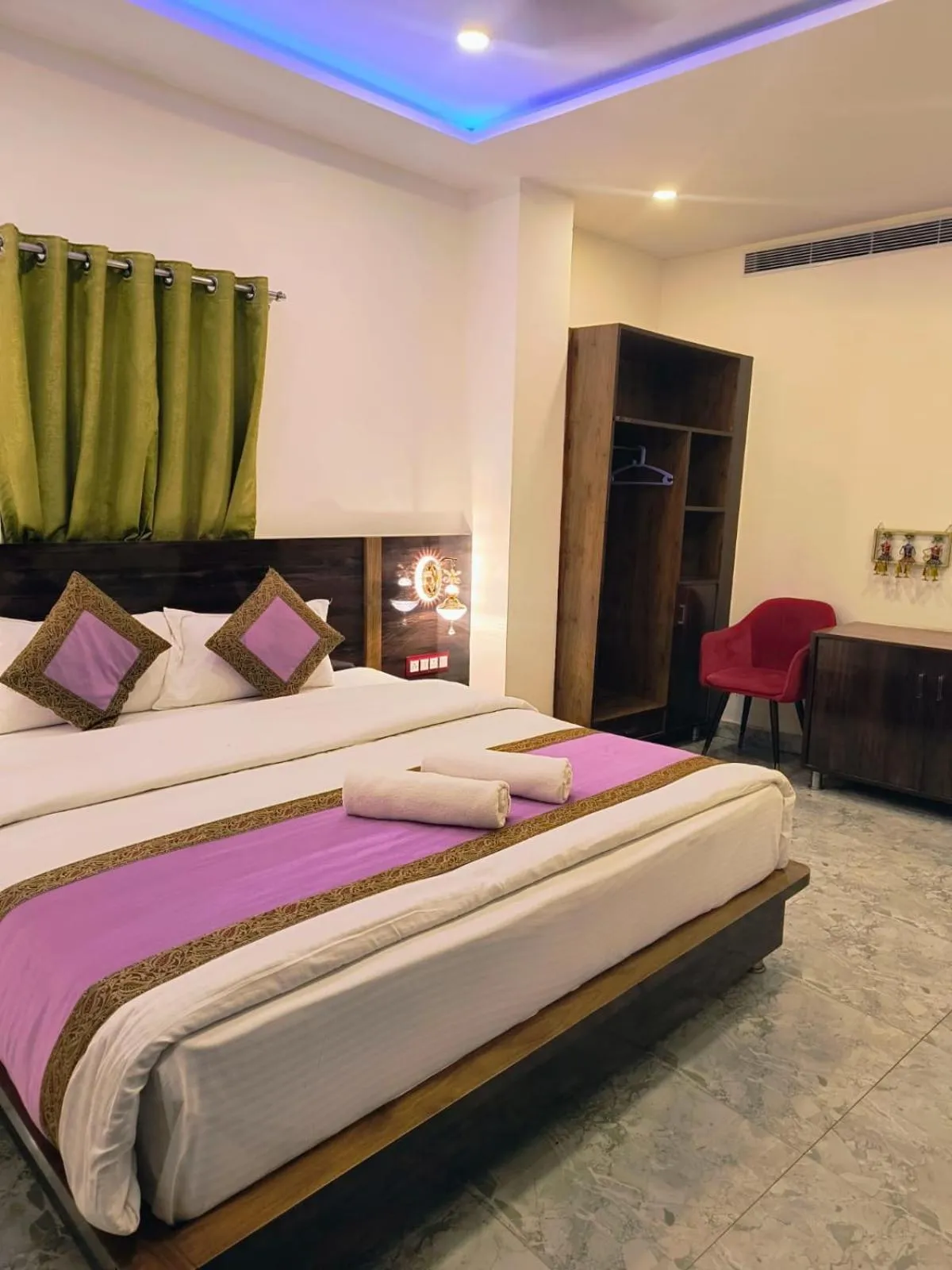 Photo of the whole room, Bed in Namaste Benares Varanasi
