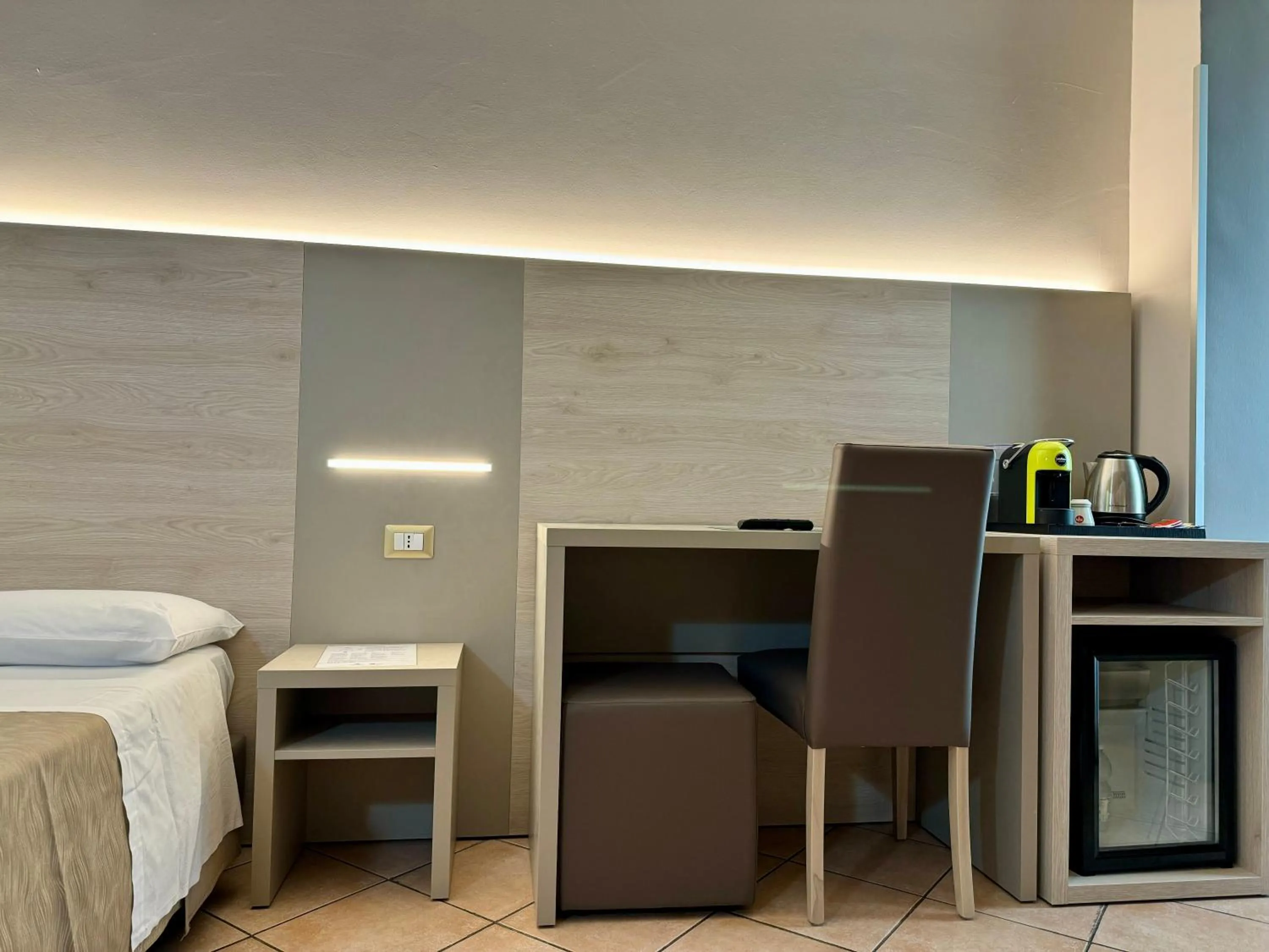 Coffee/tea facilities, Bed in Hotel Miramonti