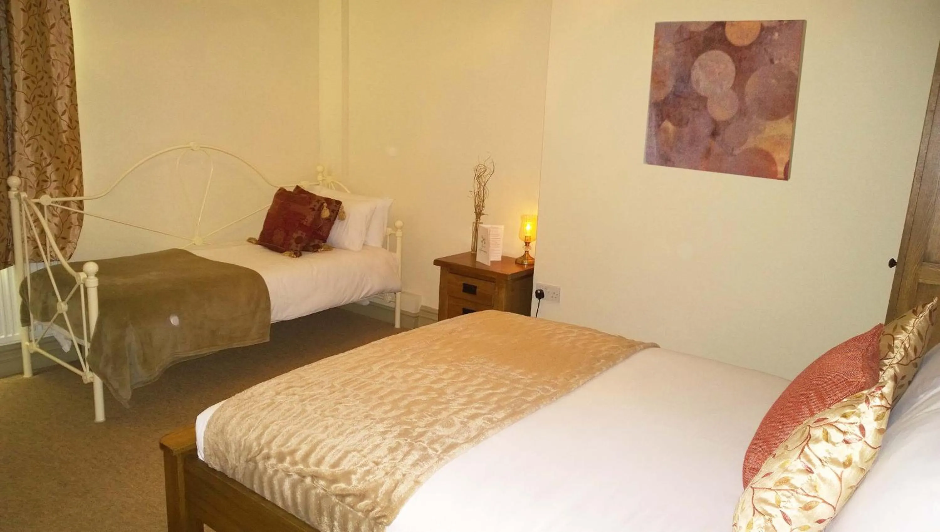 Bed in Cross Keys Inn