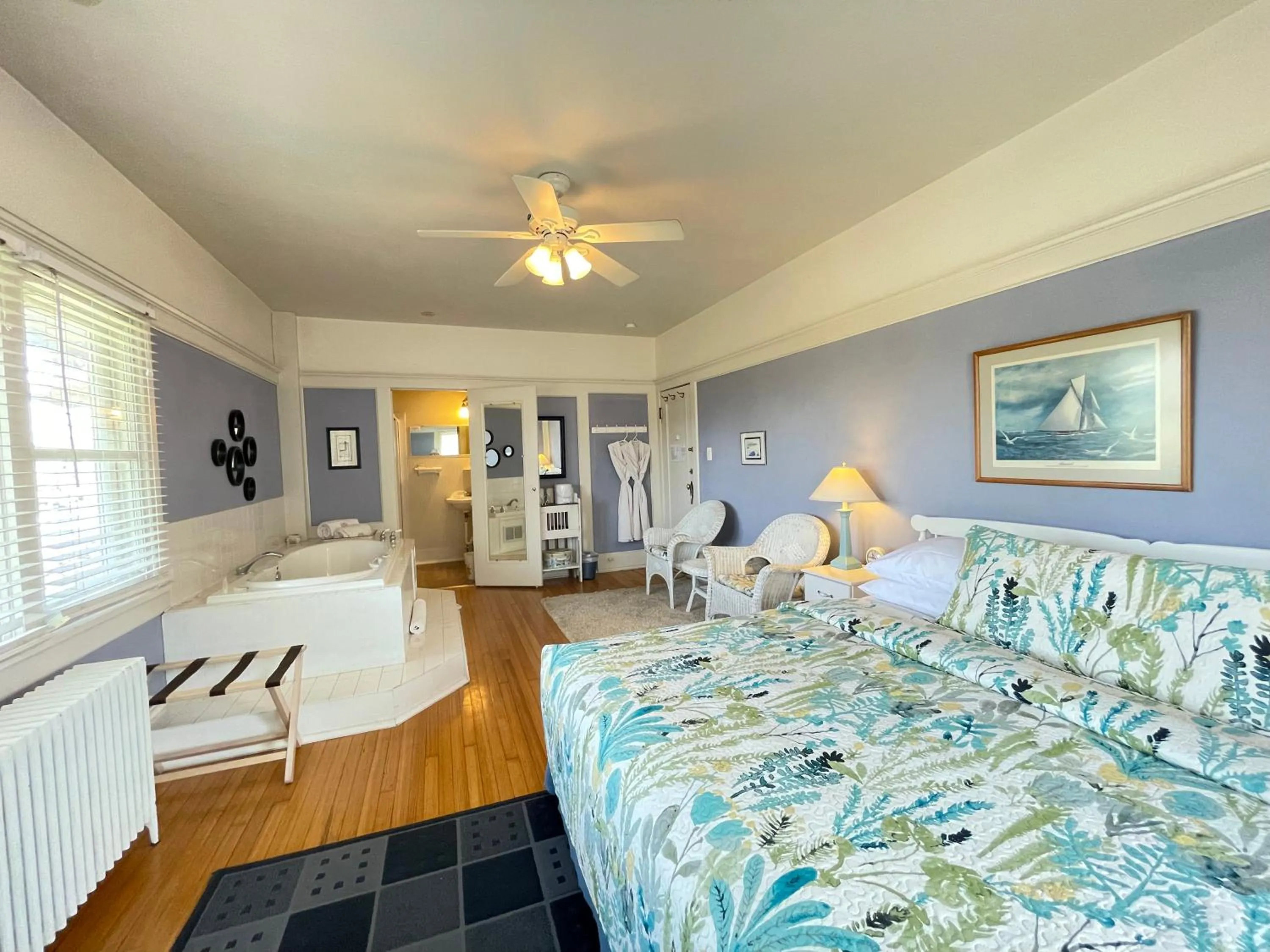 Bed in White Rose Inns & Motel