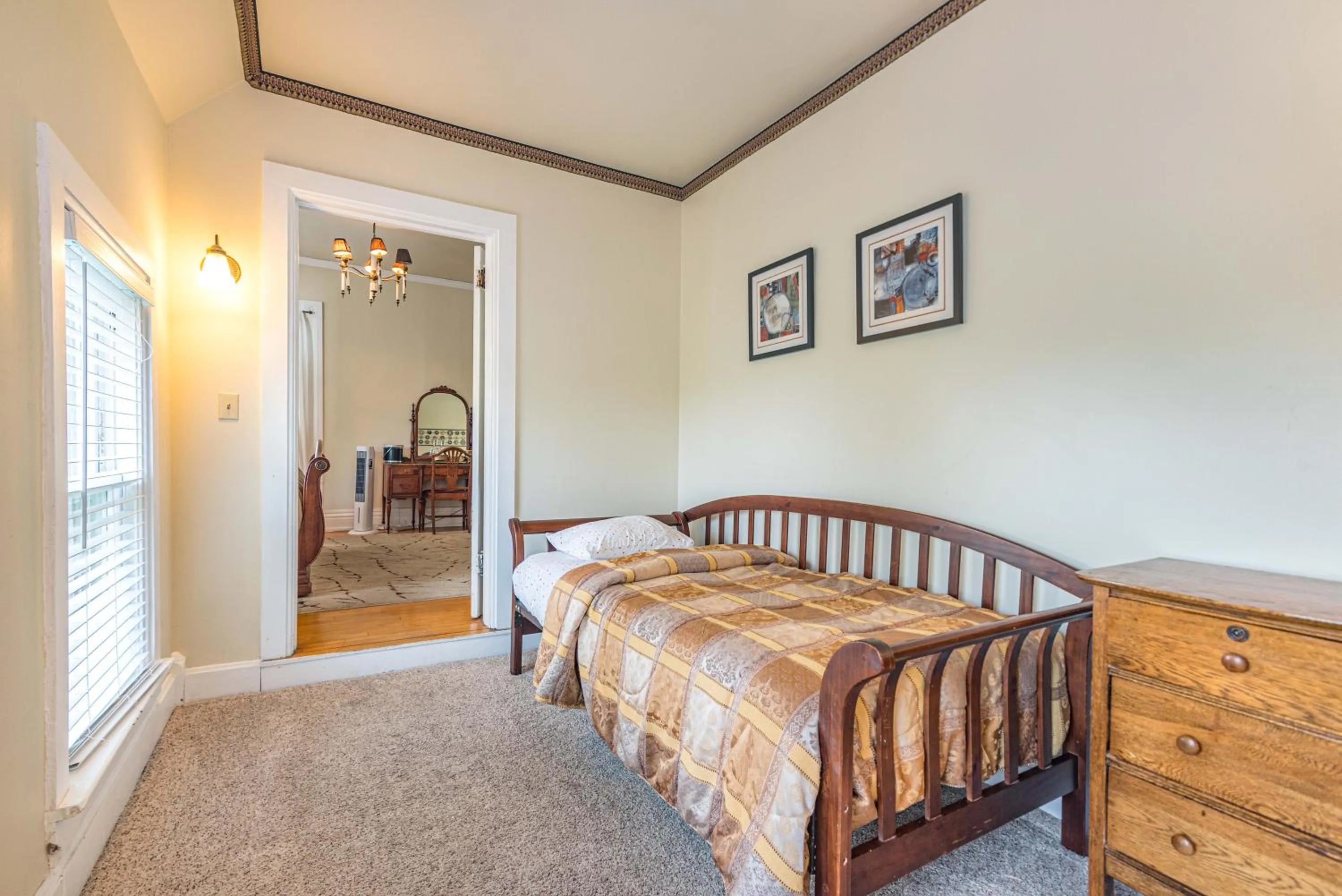 Bedroom, Bed in White Rose Inns & Motel