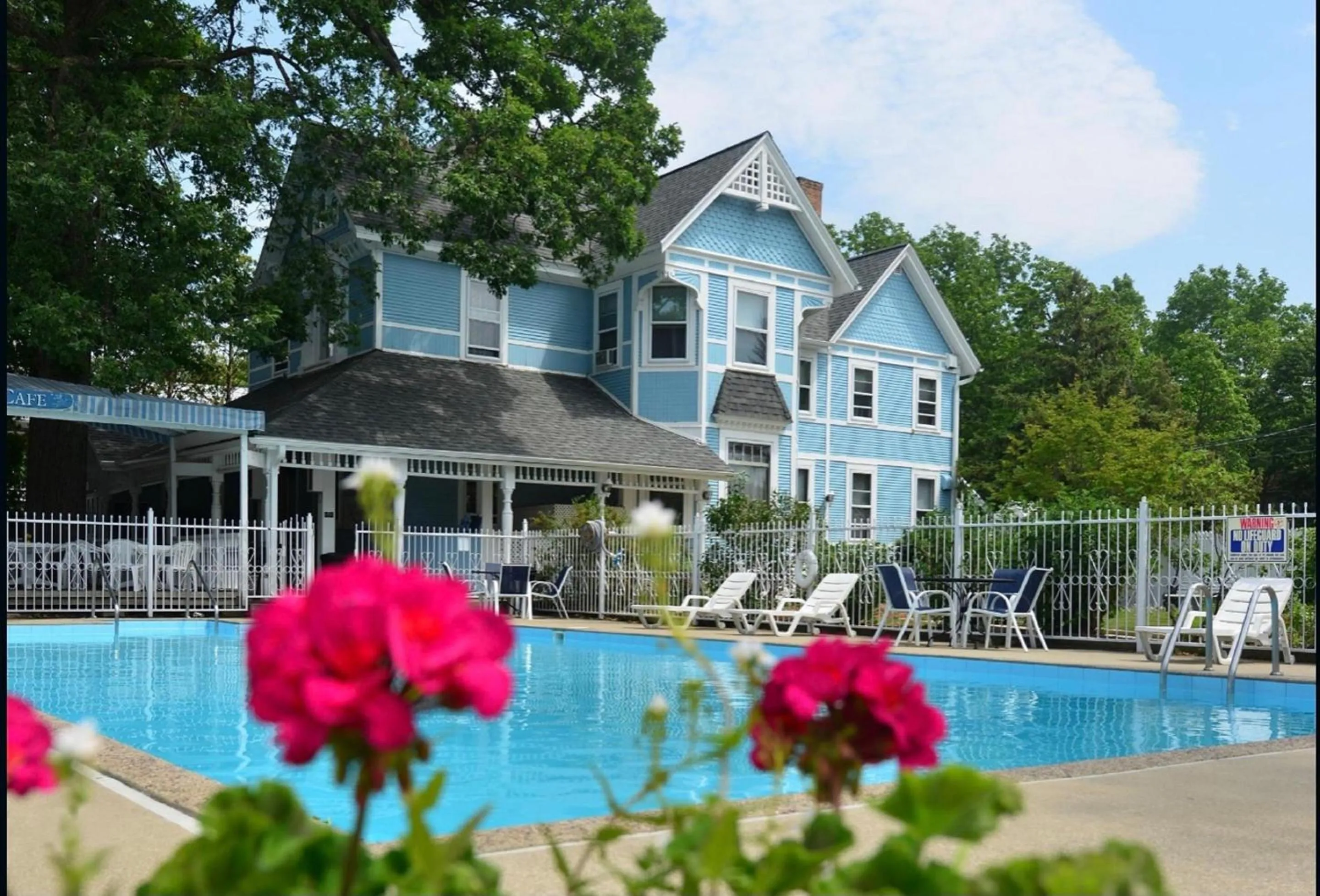 Property building in White Rose Inns & Motel