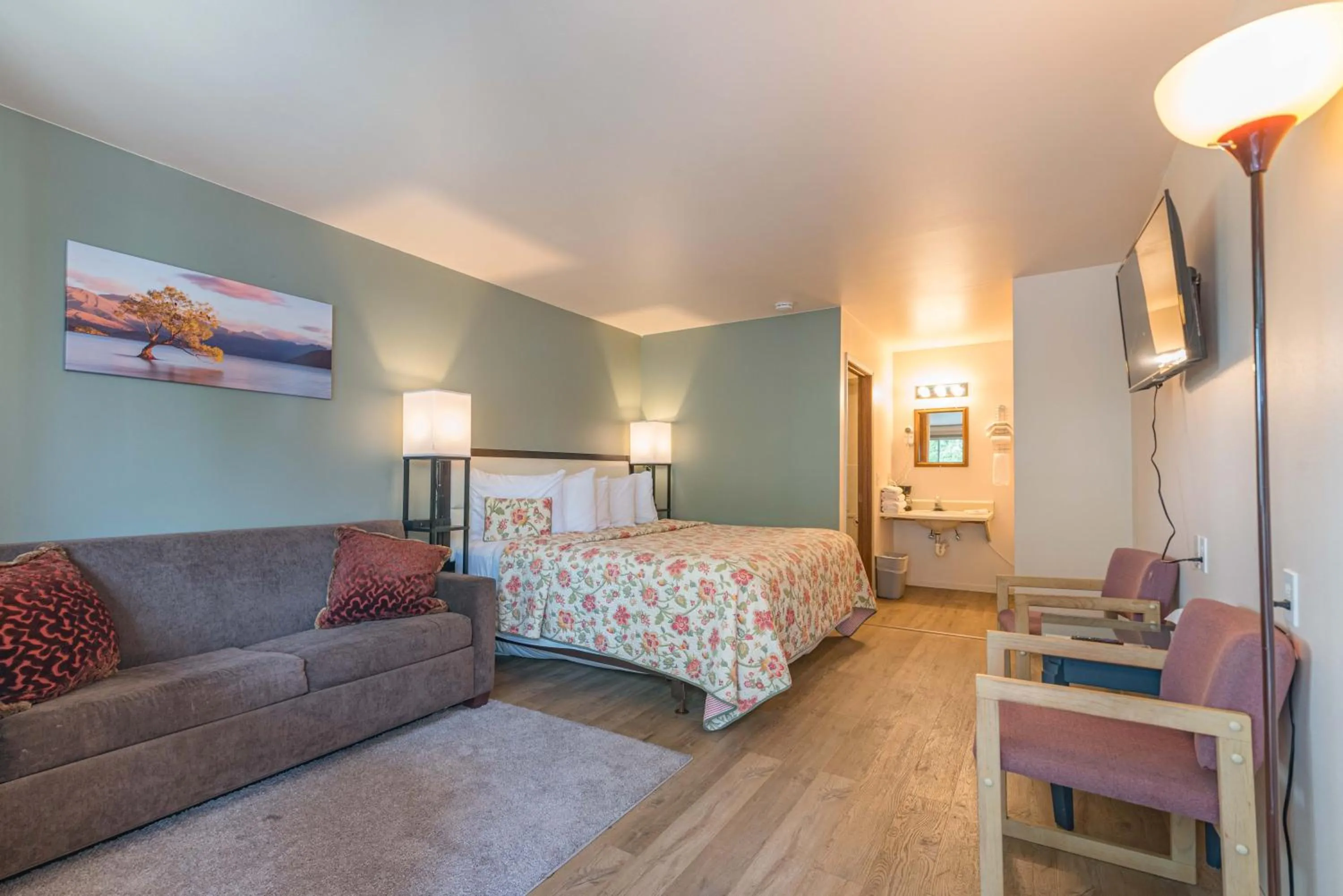 Bed in White Rose Inns & Motel