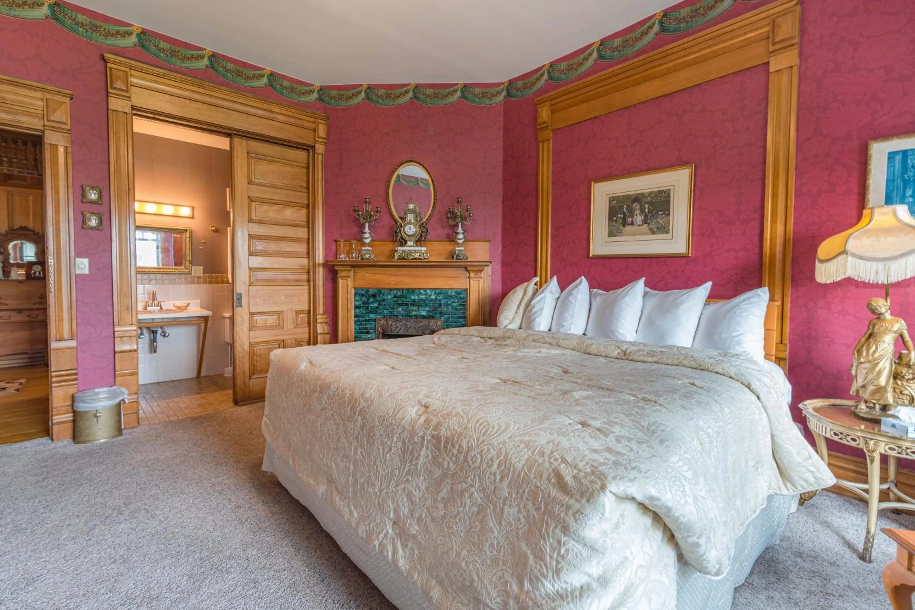 Photo of the whole room, Bed in White Rose Inns & Motel