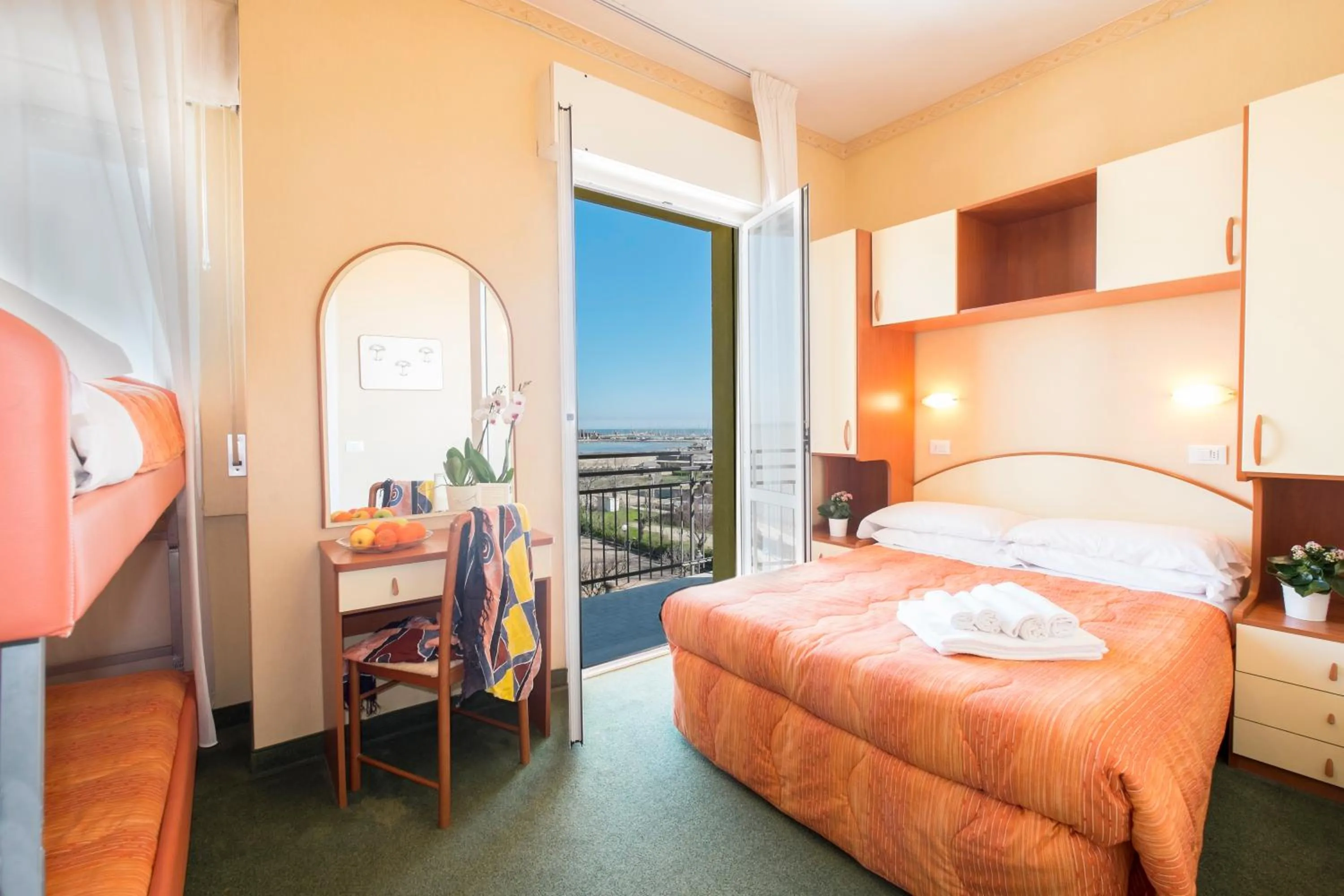 Photo of the whole room, Bed in Hotel Crosal