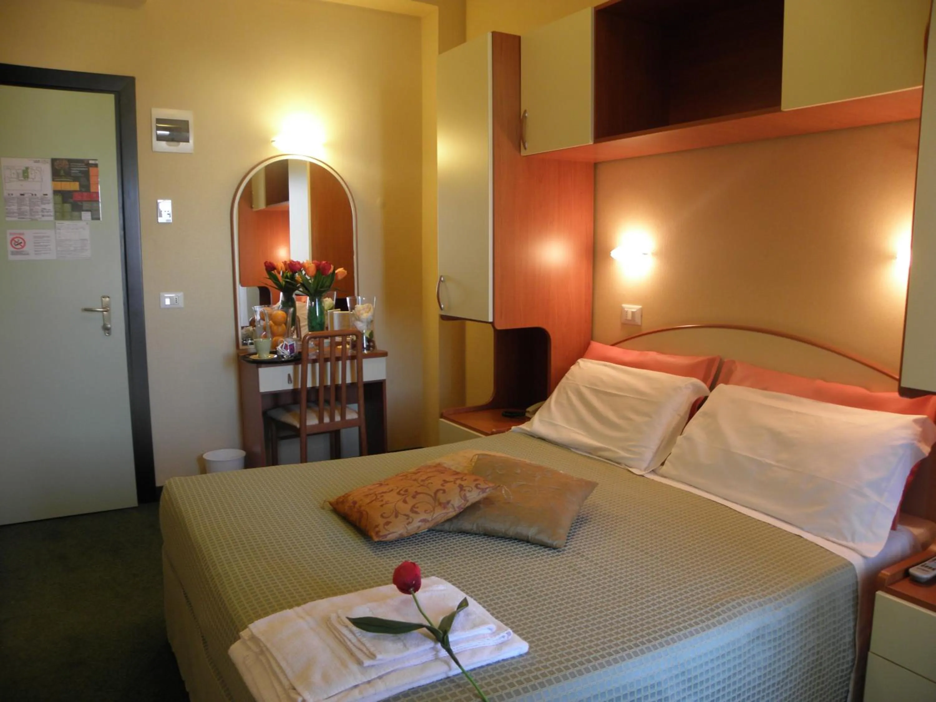 Photo of the whole room, Bed in Hotel Crosal